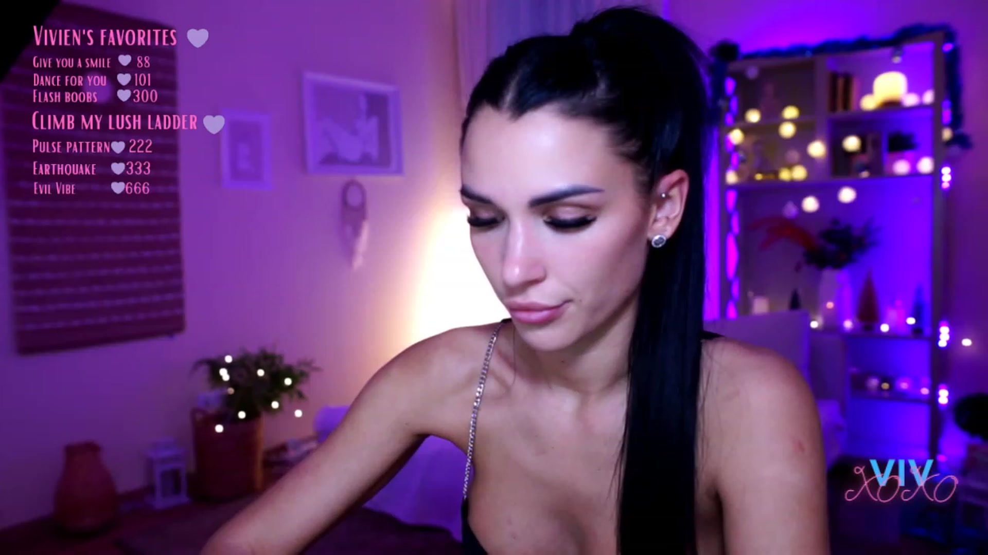 Gallery image thumbnail from kerelai's myfreecams stream on, 12/16/2022, 21:13 image 9 of 20