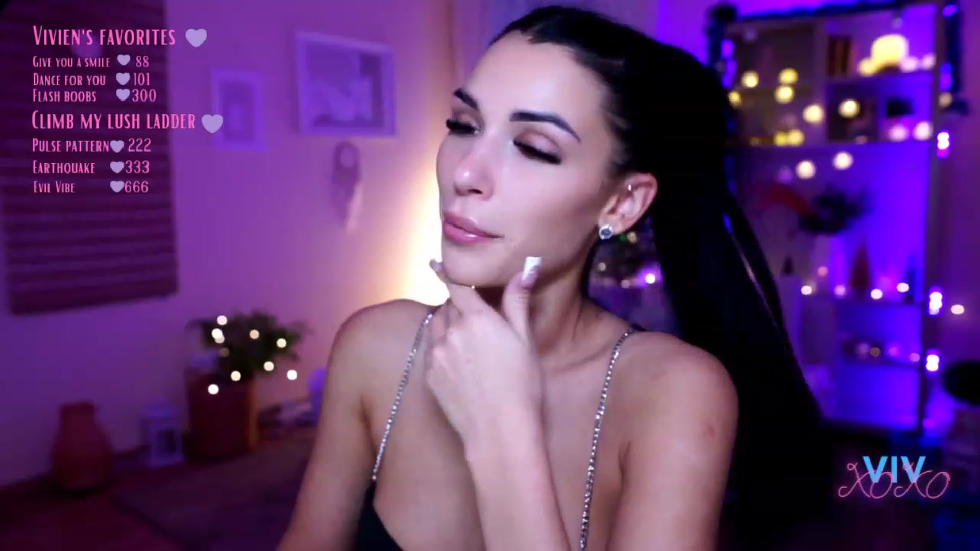 Gallery image thumbnail from kerelai's myfreecams stream on, 12/16/2022, 21:13 image 17 of 20
