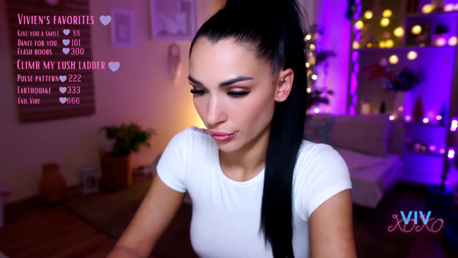 Gallery image thumbnail from kerelai's myfreecams stream on, 12/18/2022, 12:00 image 3 of 20