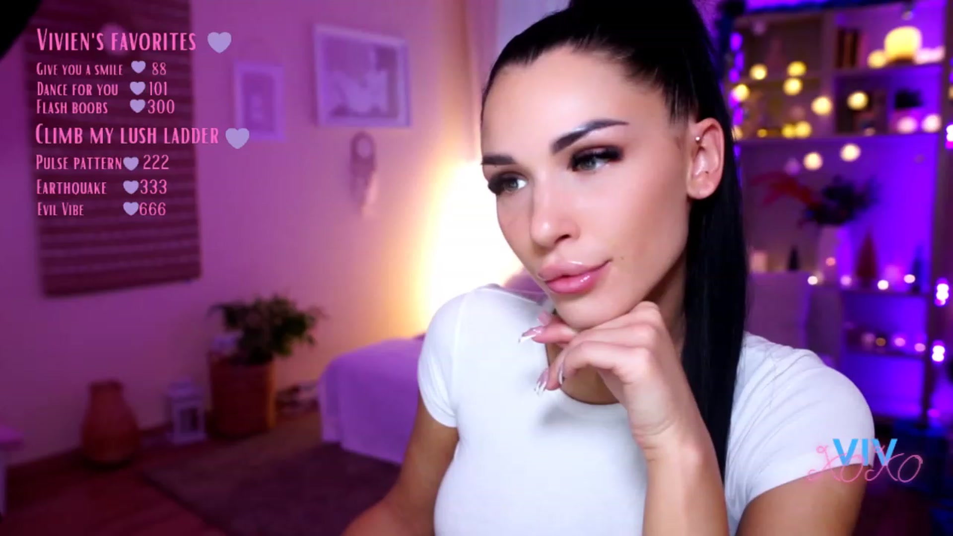 Gallery image thumbnail from kerelai's myfreecams stream on, 12/18/2022, 12:00 image 12 of 20