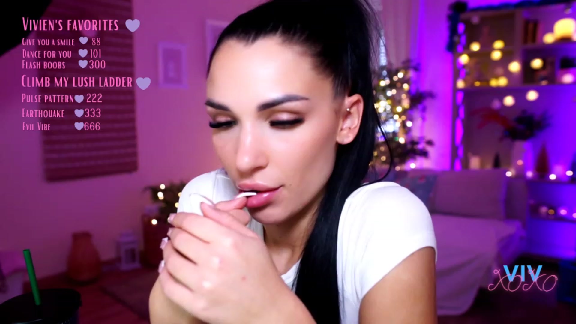 Gallery image thumbnail from kerelai's myfreecams stream on, 12/18/2022, 12:00 image 19 of 20