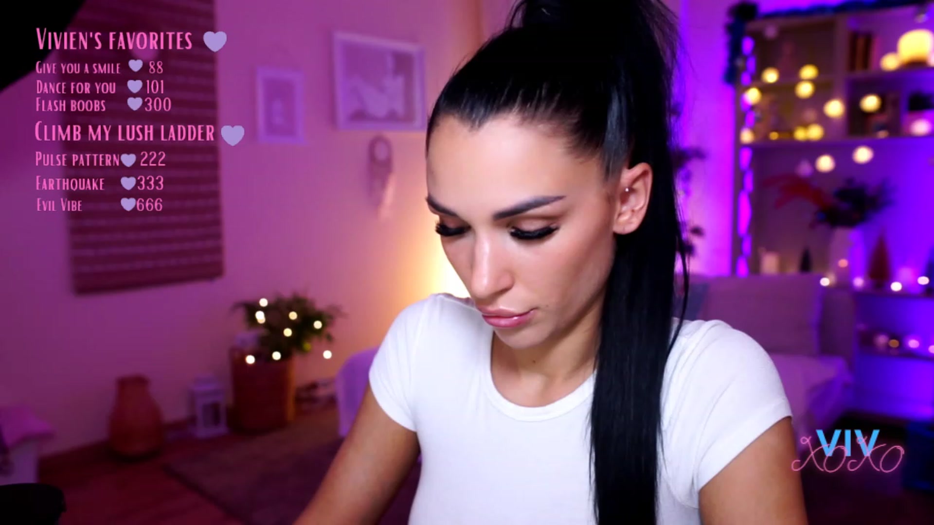 Gallery image thumbnail from kerelai's myfreecams stream on, 12/18/2022, 12:00 image 17 of 20