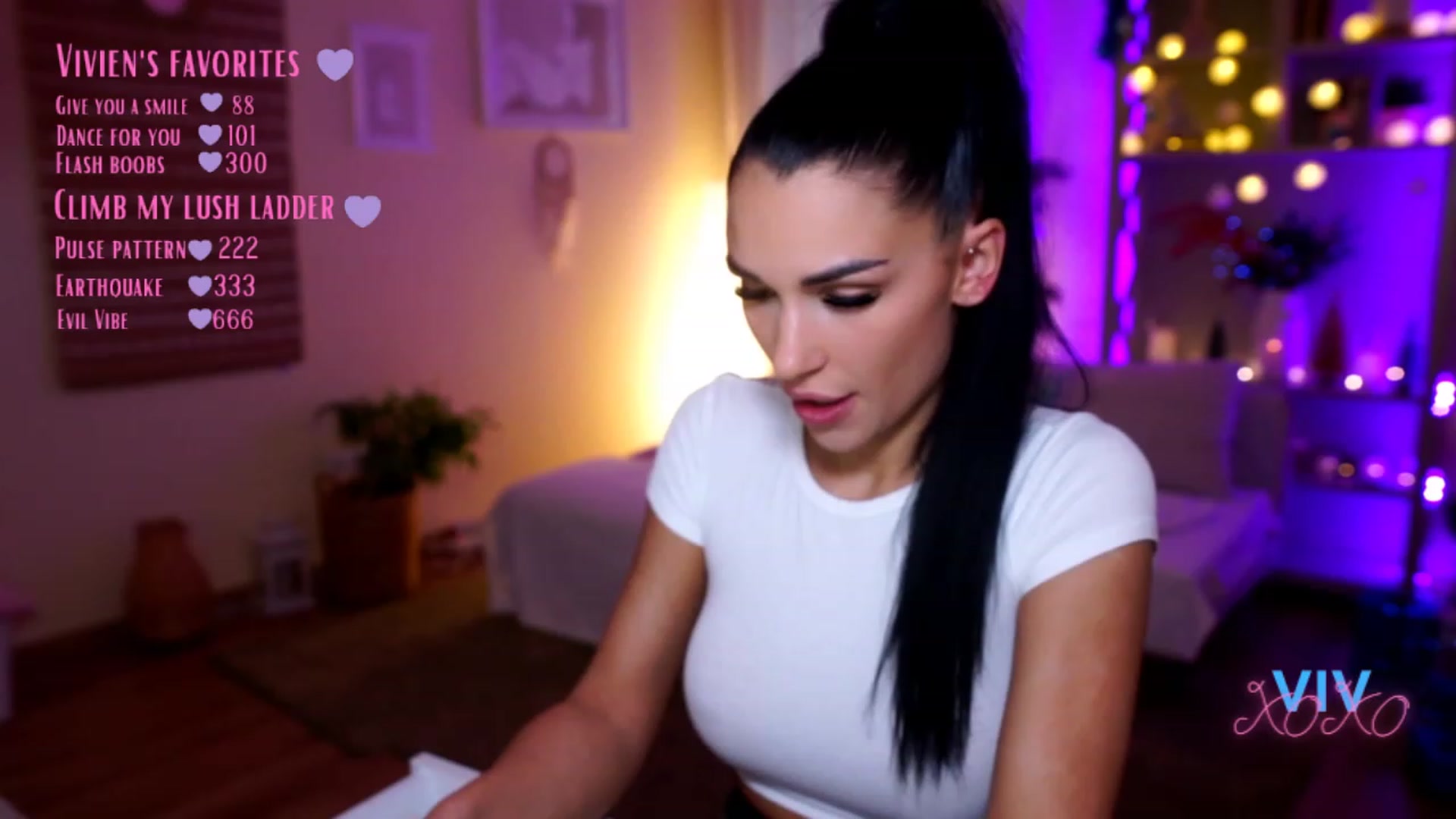Gallery image thumbnail from kerelai's myfreecams stream on, 12/18/2022, 12:00 image 2 of 20