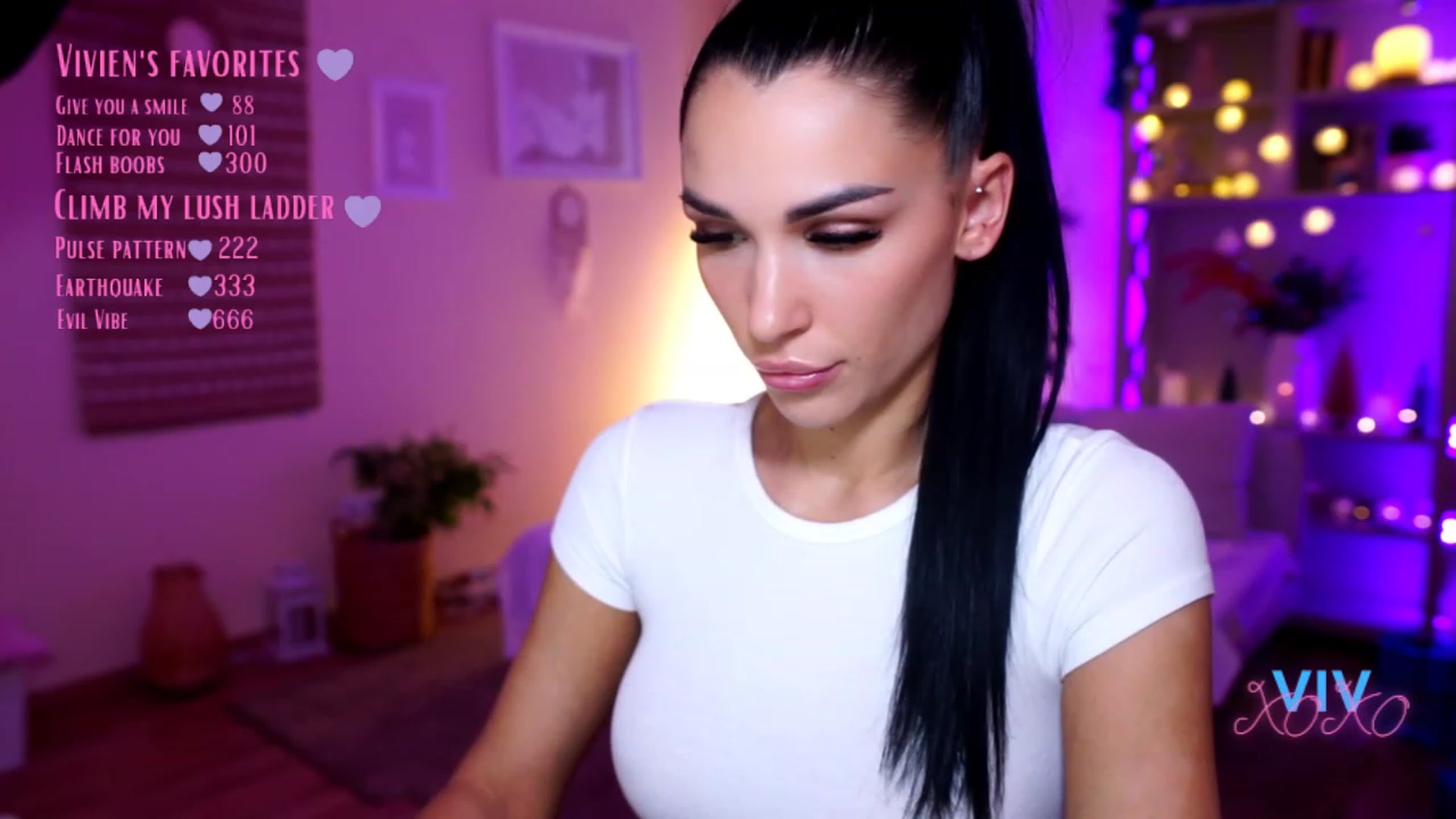 Gallery image thumbnail from kerelai's myfreecams stream on, 12/18/2022, 12:00 image 7 of 20