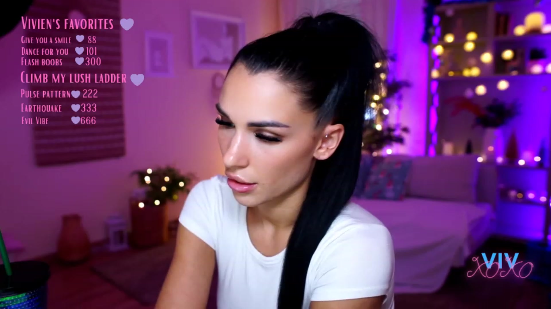 Gallery image thumbnail from kerelai's myfreecams stream on, 12/18/2022, 12:58 image 12 of 20
