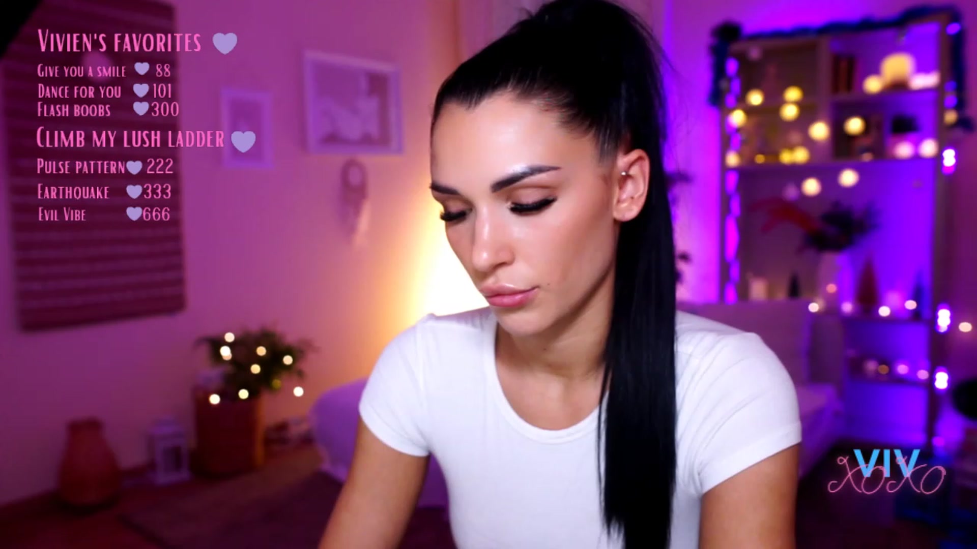 Gallery image thumbnail from kerelai's myfreecams stream on, 12/18/2022, 12:58 image 16 of 20