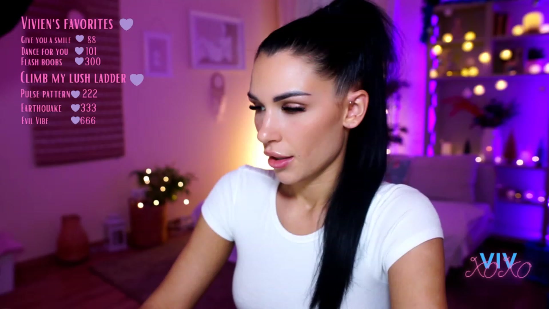 Gallery image thumbnail from kerelai's myfreecams stream on, 12/18/2022, 12:58 image 10 of 20