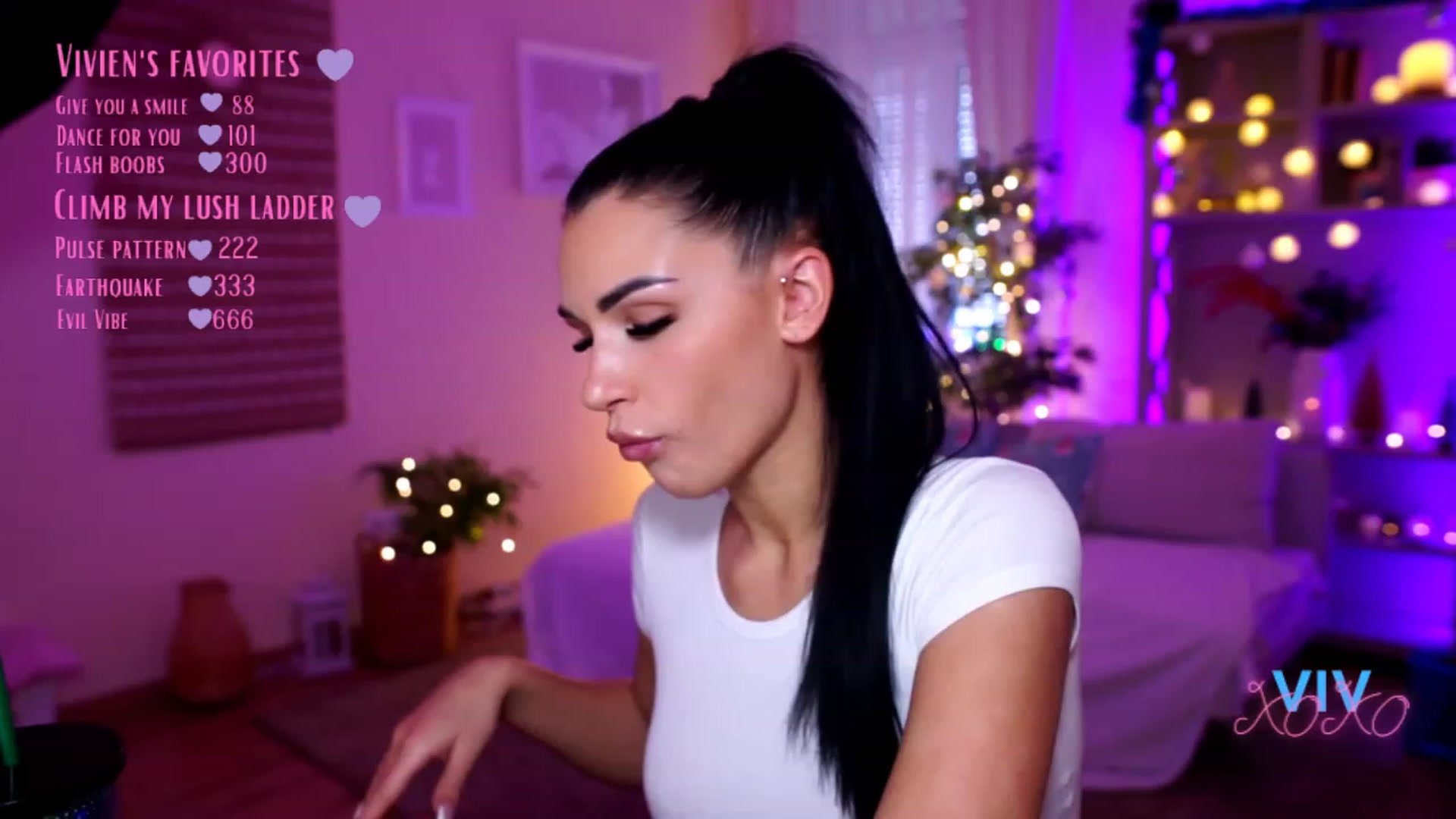 Gallery image thumbnail from kerelai's myfreecams stream on, 12/18/2022, 12:58 image 1 of 20