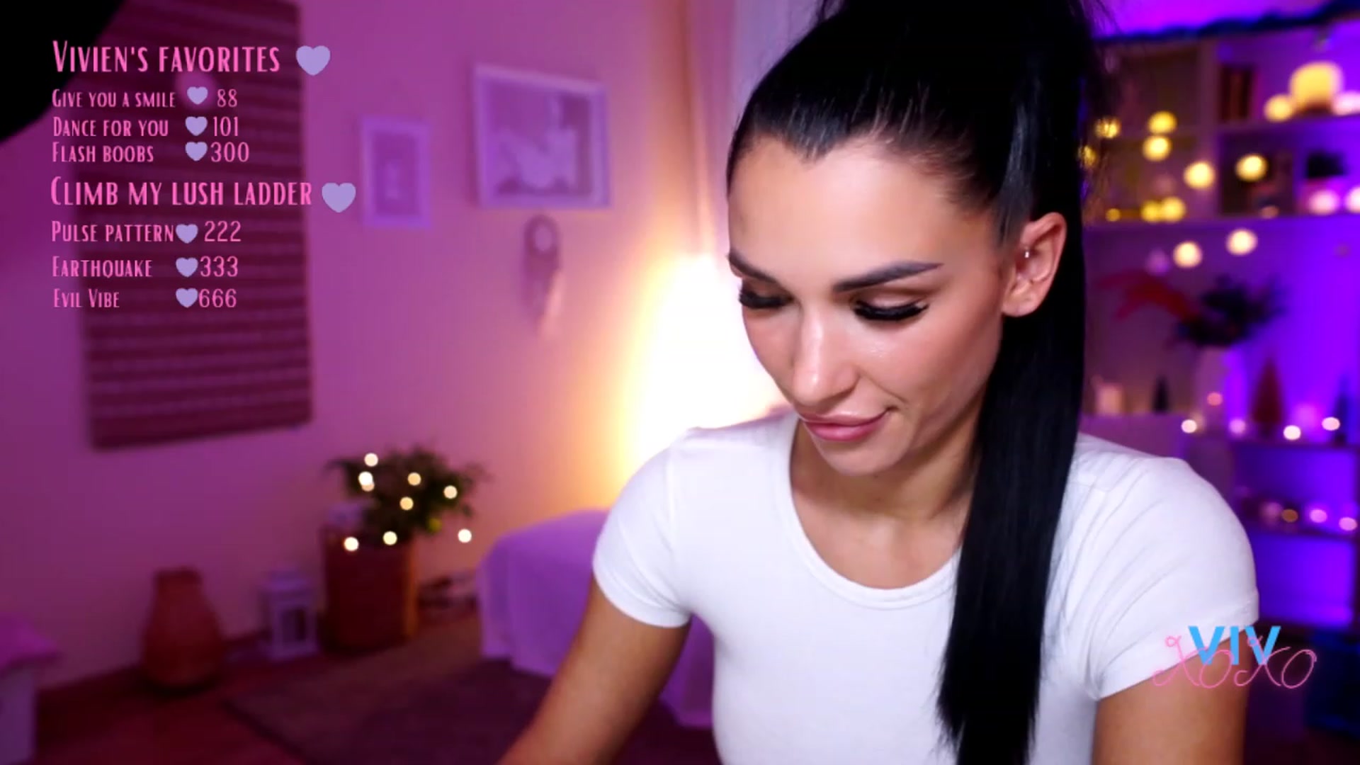 Gallery image thumbnail from kerelai's myfreecams stream on, 12/18/2022, 12:58 image 7 of 20