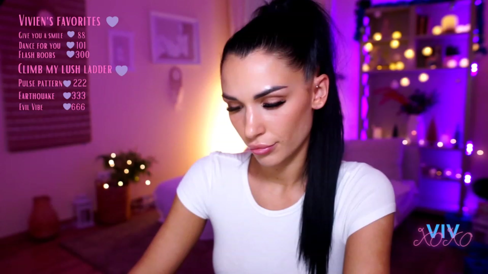 Gallery image thumbnail from kerelai's myfreecams stream on, 12/18/2022, 12:58 image 18 of 20