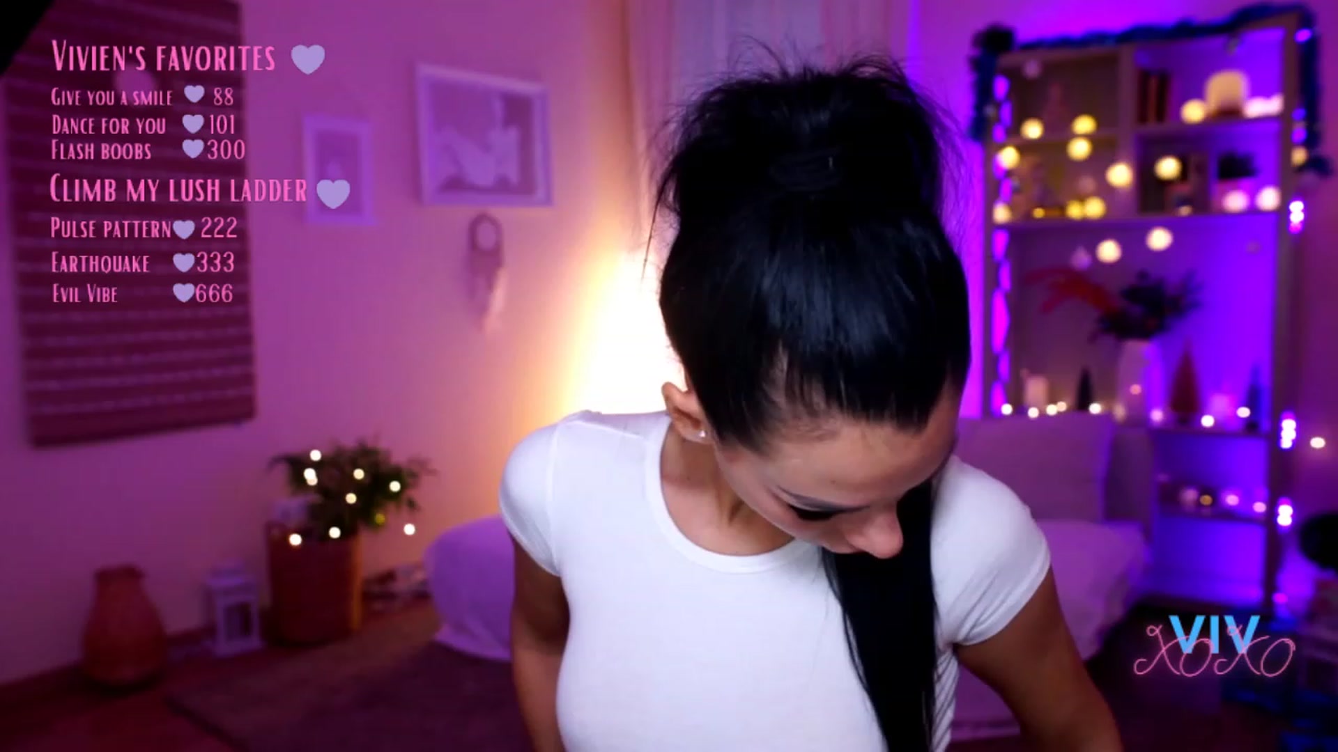 Gallery image thumbnail from kerelai's myfreecams stream on, 12/18/2022, 14:00 image 8 of 20
