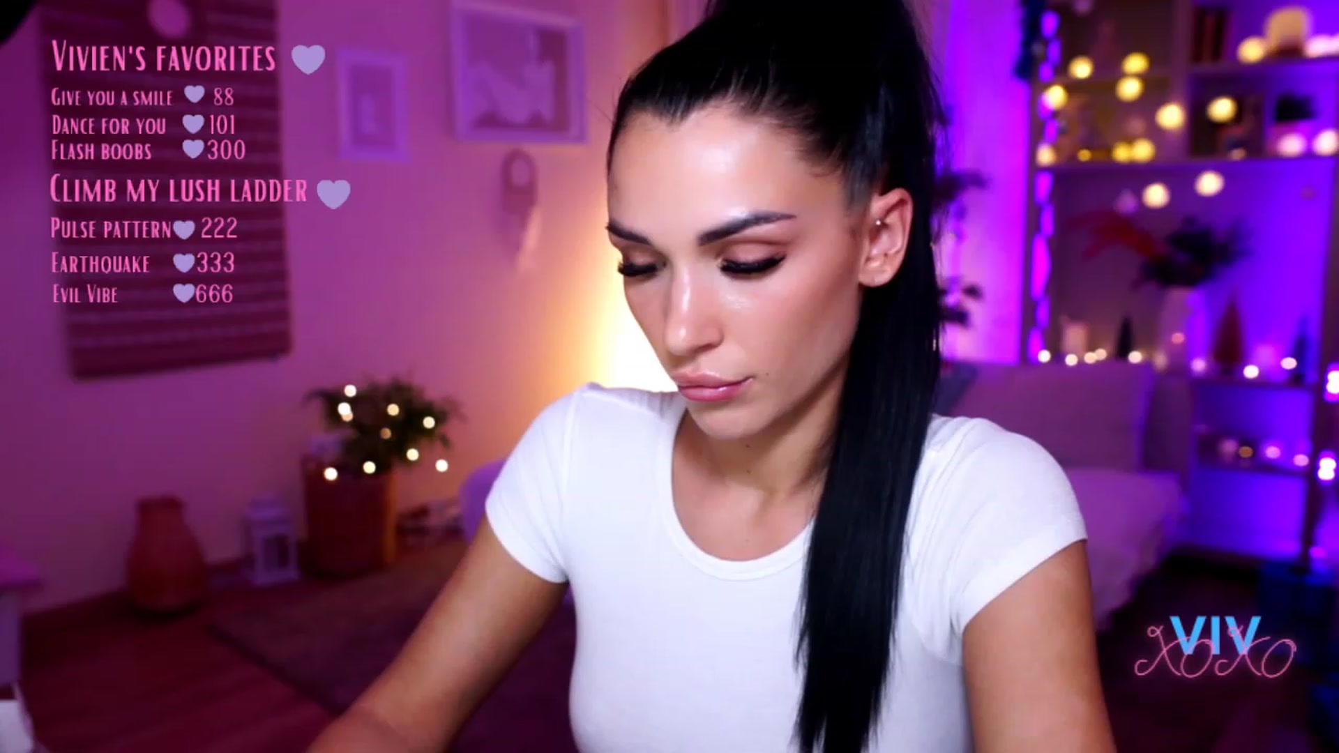 Gallery image thumbnail from kerelai's myfreecams stream on, 12/18/2022, 14:00 image 15 of 20