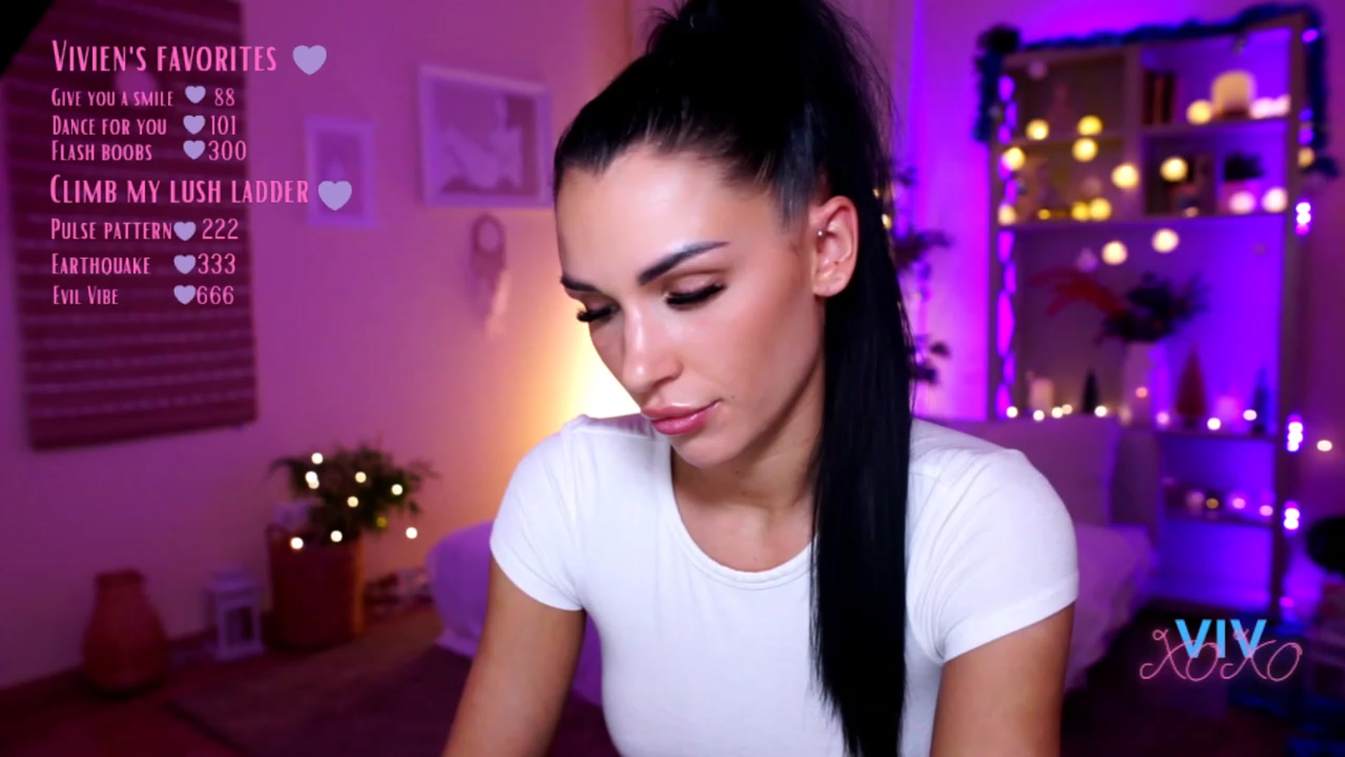 Gallery image thumbnail from kerelai's myfreecams stream on, 12/18/2022, 14:00 image 7 of 20