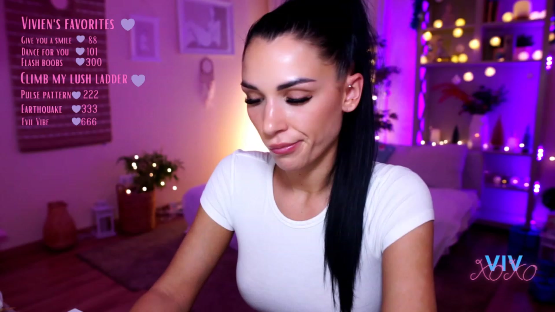 Gallery image thumbnail from kerelai's myfreecams stream on, 12/18/2022, 14:00 image 13 of 20
