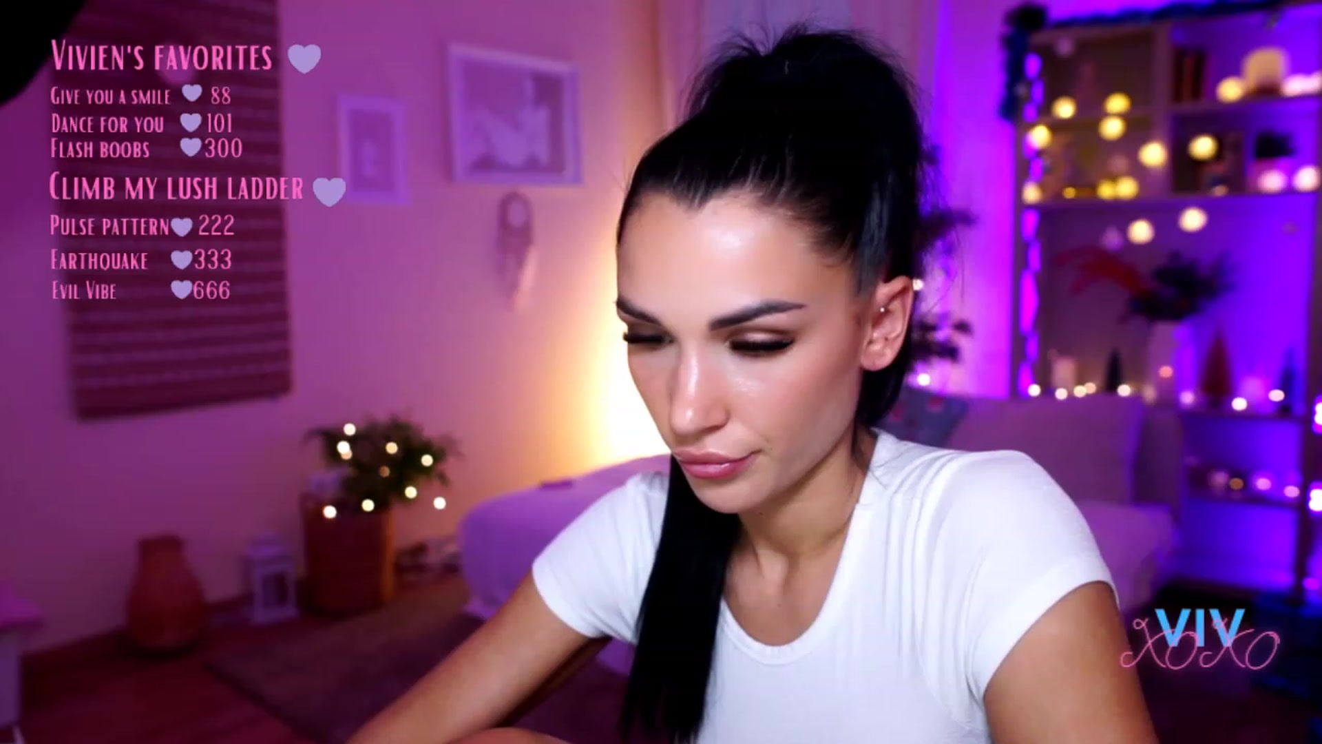 Gallery image thumbnail from kerelai's myfreecams stream on, 12/18/2022, 14:00 image 19 of 20