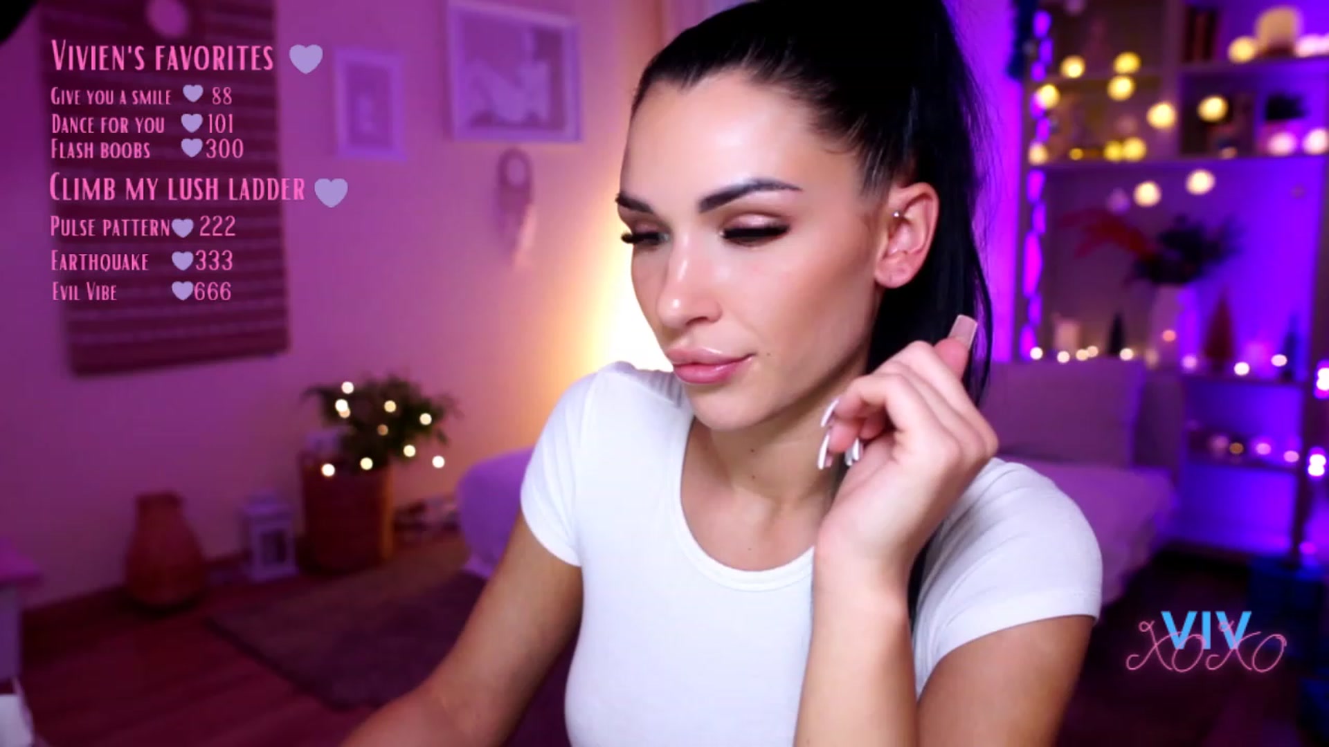 Gallery image thumbnail from kerelai's myfreecams stream on, 12/18/2022, 14:00 image 16 of 20