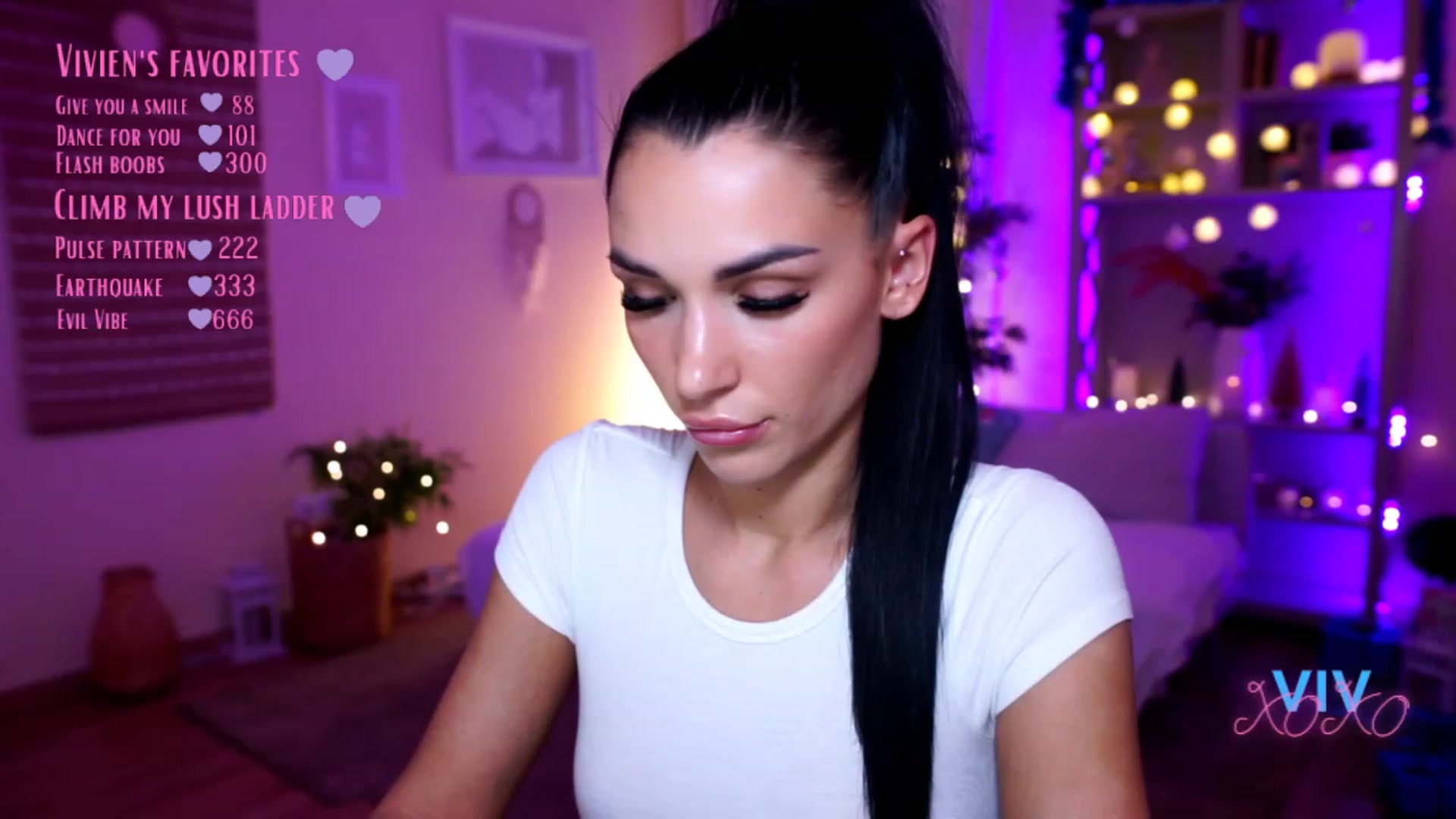 Gallery image thumbnail from kerelai's myfreecams stream on, 12/18/2022, 14:00 image 10 of 20