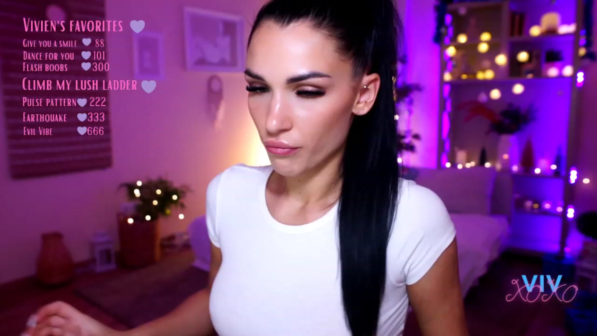Gallery image thumbnail from kerelai's myfreecams stream on, 12/18/2022, 14:00 image 9 of 20