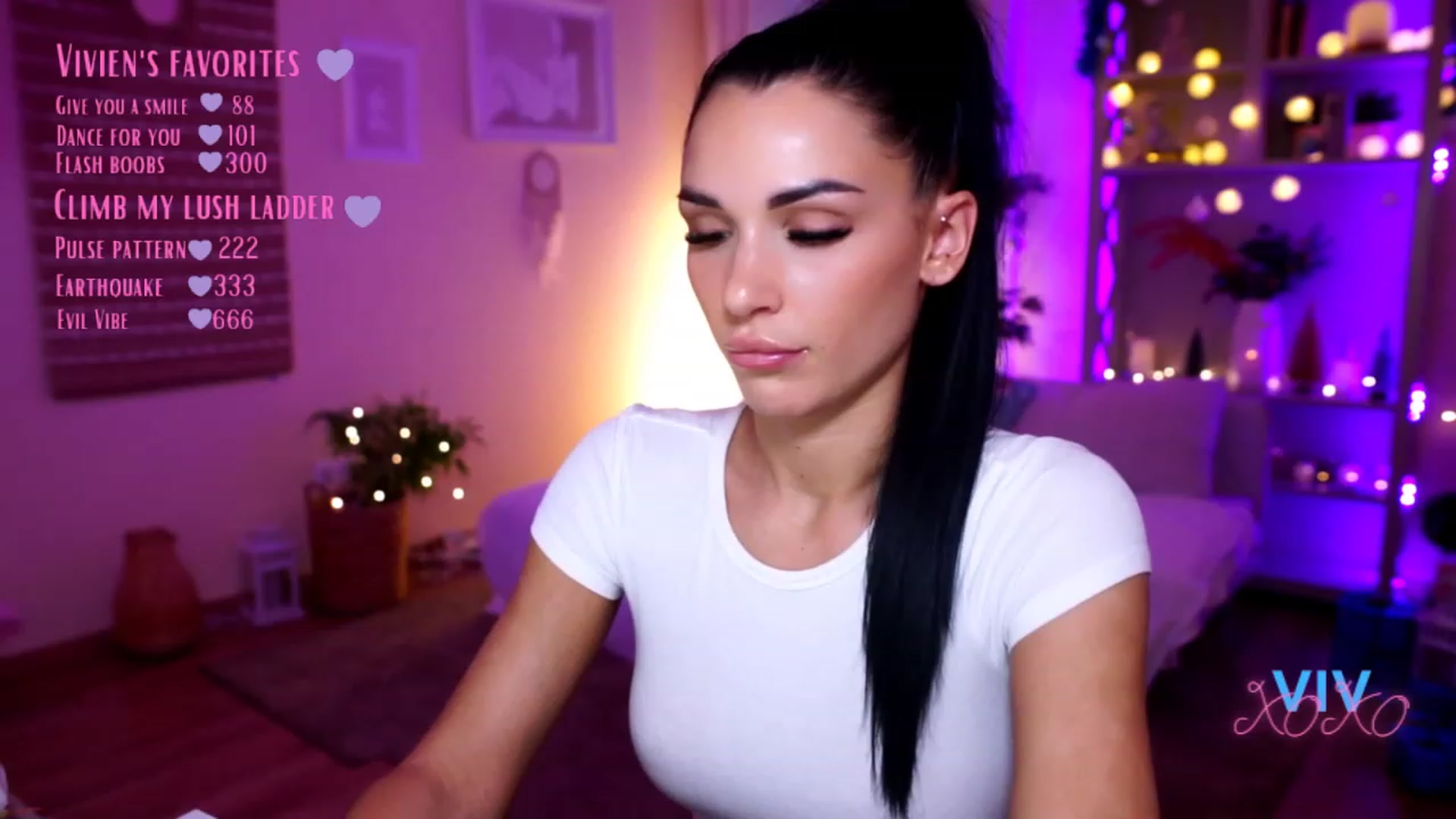 Gallery image thumbnail from kerelai's myfreecams stream on, 12/18/2022, 14:00 image 14 of 20