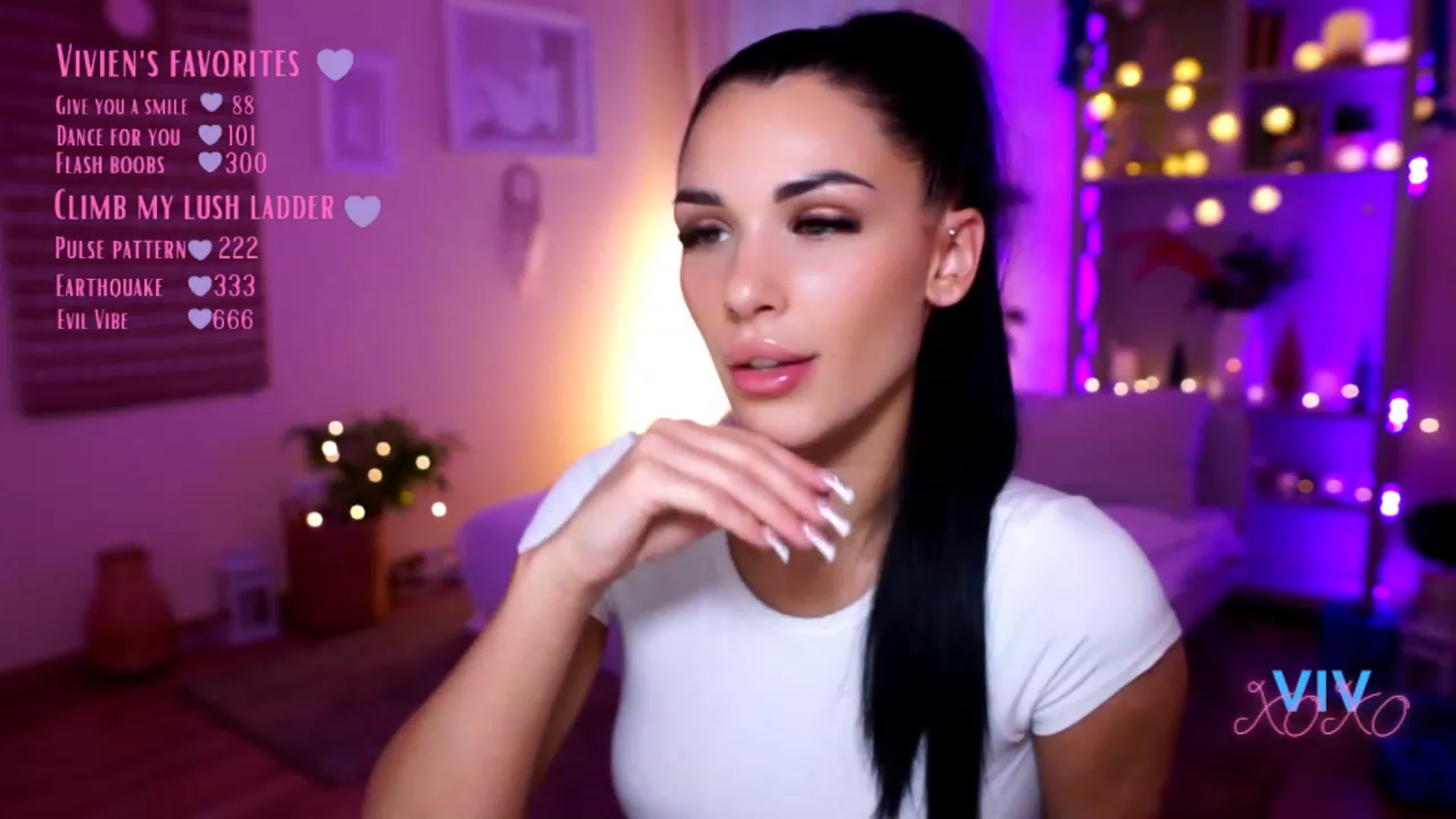 Gallery image thumbnail from kerelai's myfreecams stream on, 12/18/2022, 14:00 image 2 of 20