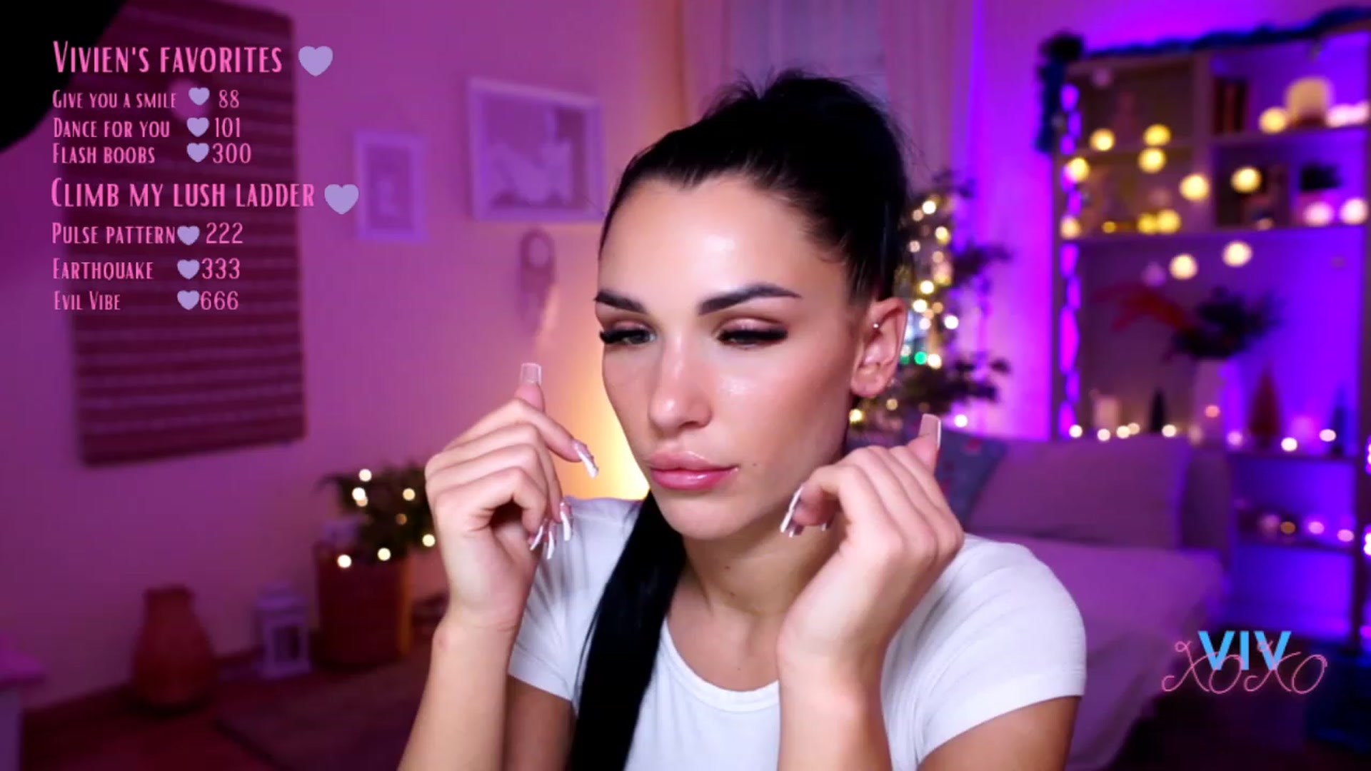 Gallery image thumbnail from kerelai's myfreecams stream on, 12/18/2022, 14:00 image 18 of 20