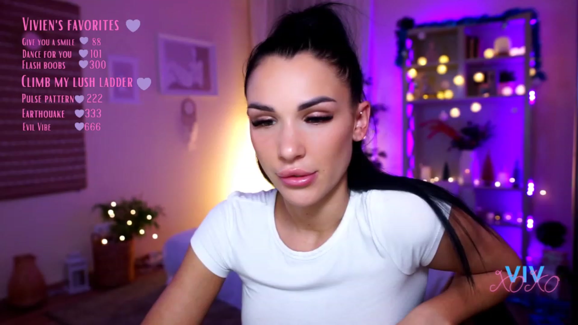 Gallery image thumbnail from kerelai's myfreecams stream on, 12/18/2022, 16:14 image 14 of 20