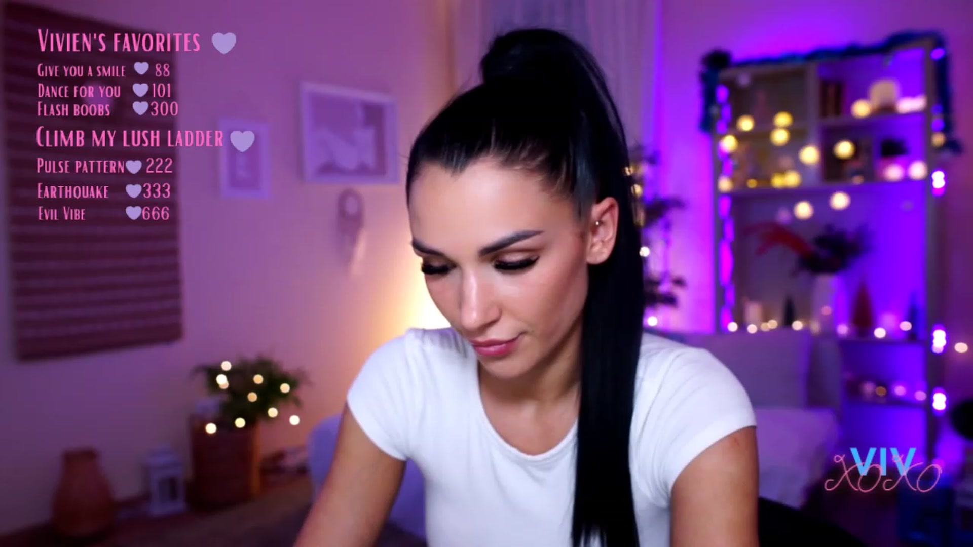 Gallery image thumbnail from kerelai's myfreecams stream on, 12/18/2022, 16:14 image 7 of 20