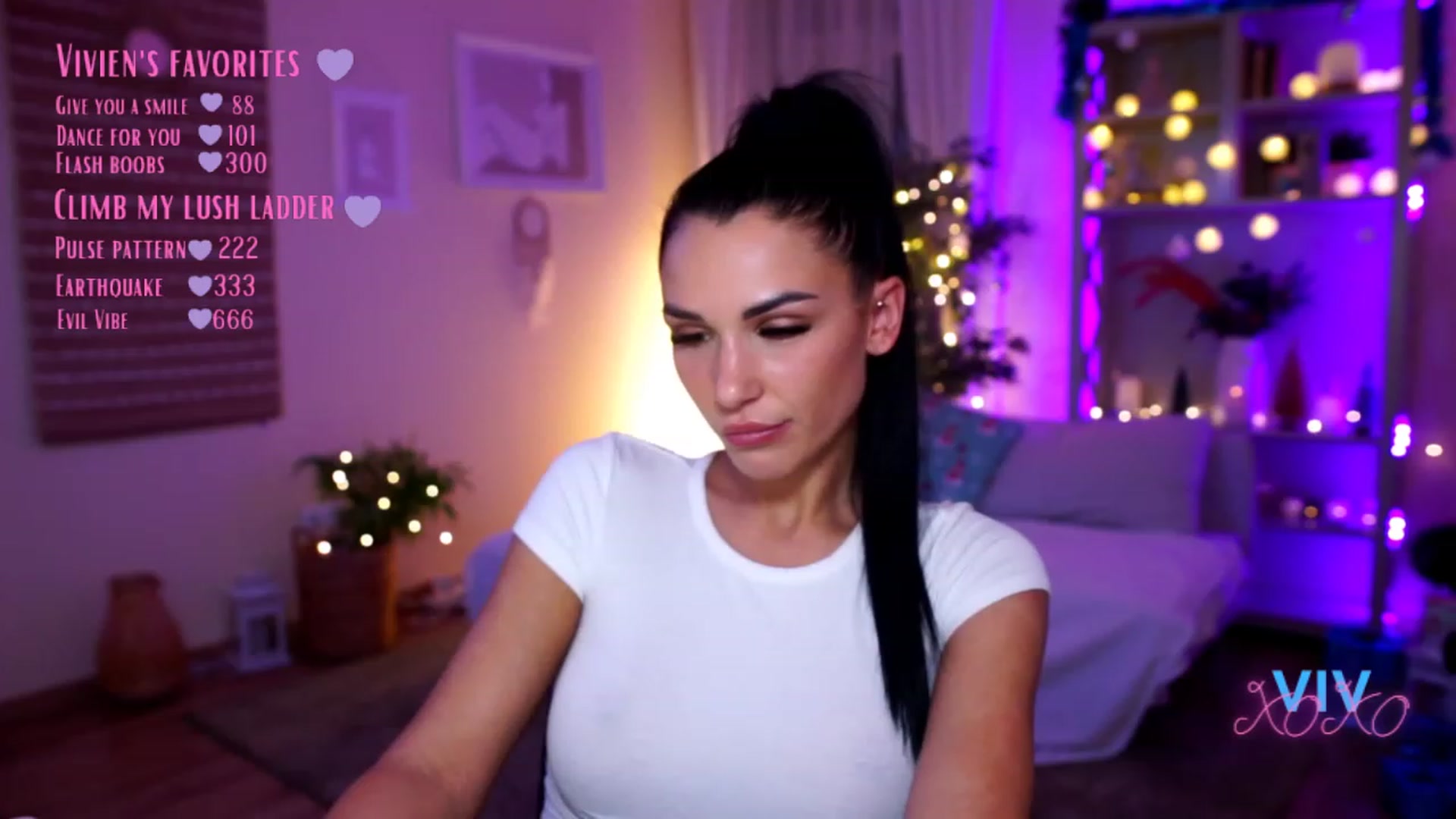 Gallery image thumbnail from kerelai's myfreecams stream on, 12/18/2022, 16:14 image 18 of 20