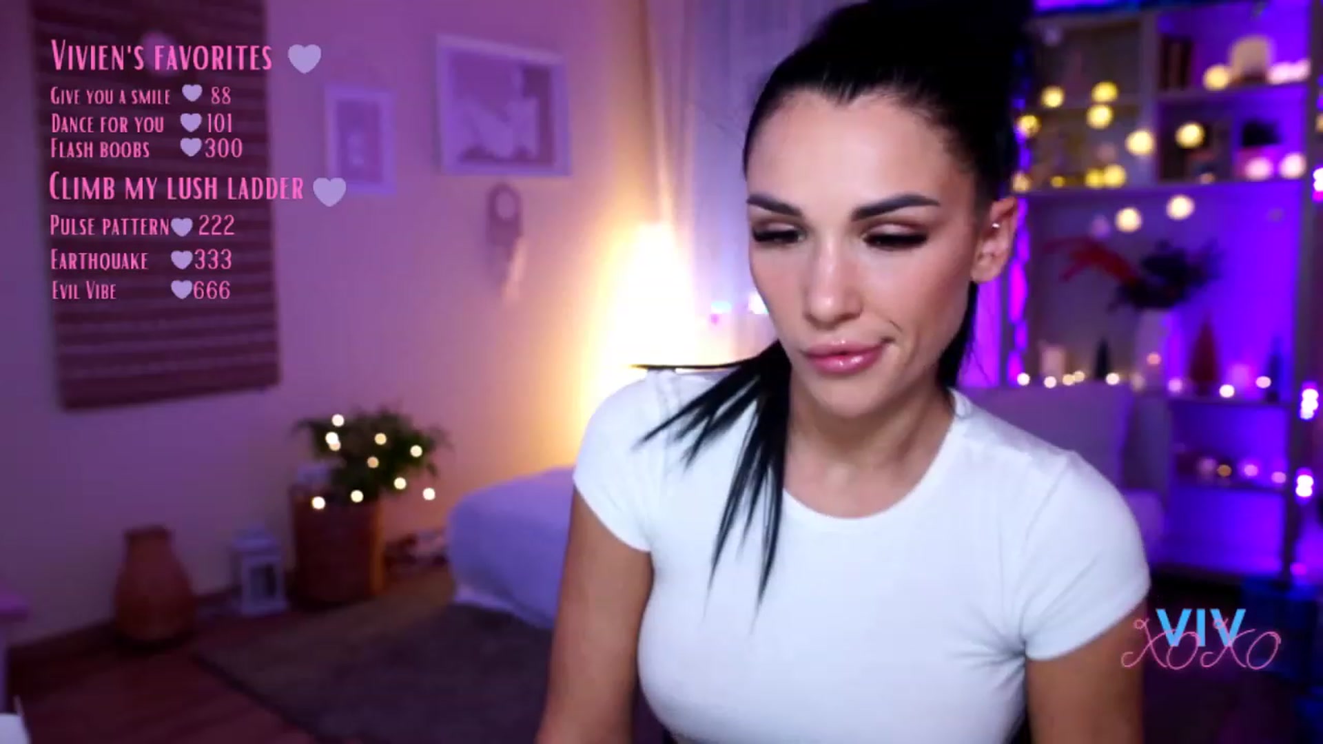 Gallery image thumbnail from kerelai's myfreecams stream on, 12/18/2022, 16:14 image 4 of 20