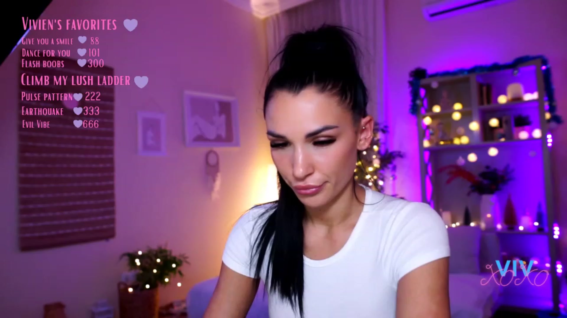 Gallery image thumbnail from kerelai's myfreecams stream on, 12/18/2022, 16:14 image 19 of 20