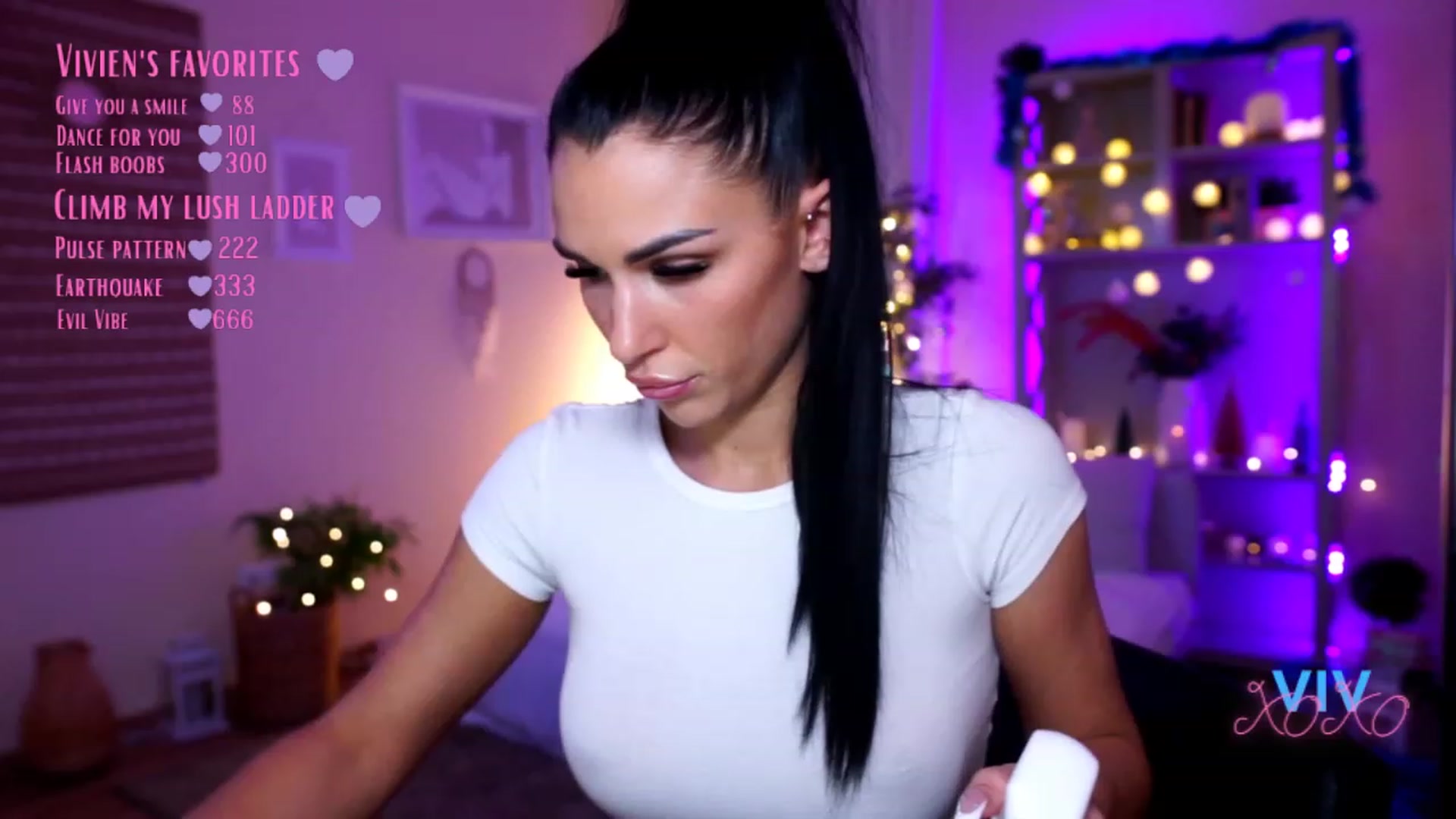 Gallery image thumbnail from kerelai's myfreecams stream on, 12/18/2022, 16:14 image 15 of 20