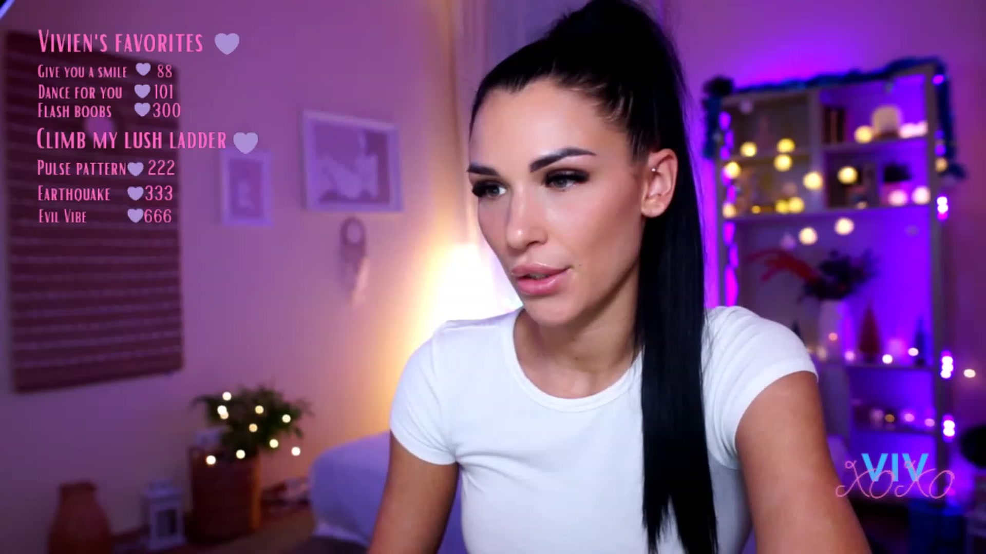 Gallery image thumbnail from kerelai's myfreecams stream on, 12/18/2022, 16:14 image 11 of 20