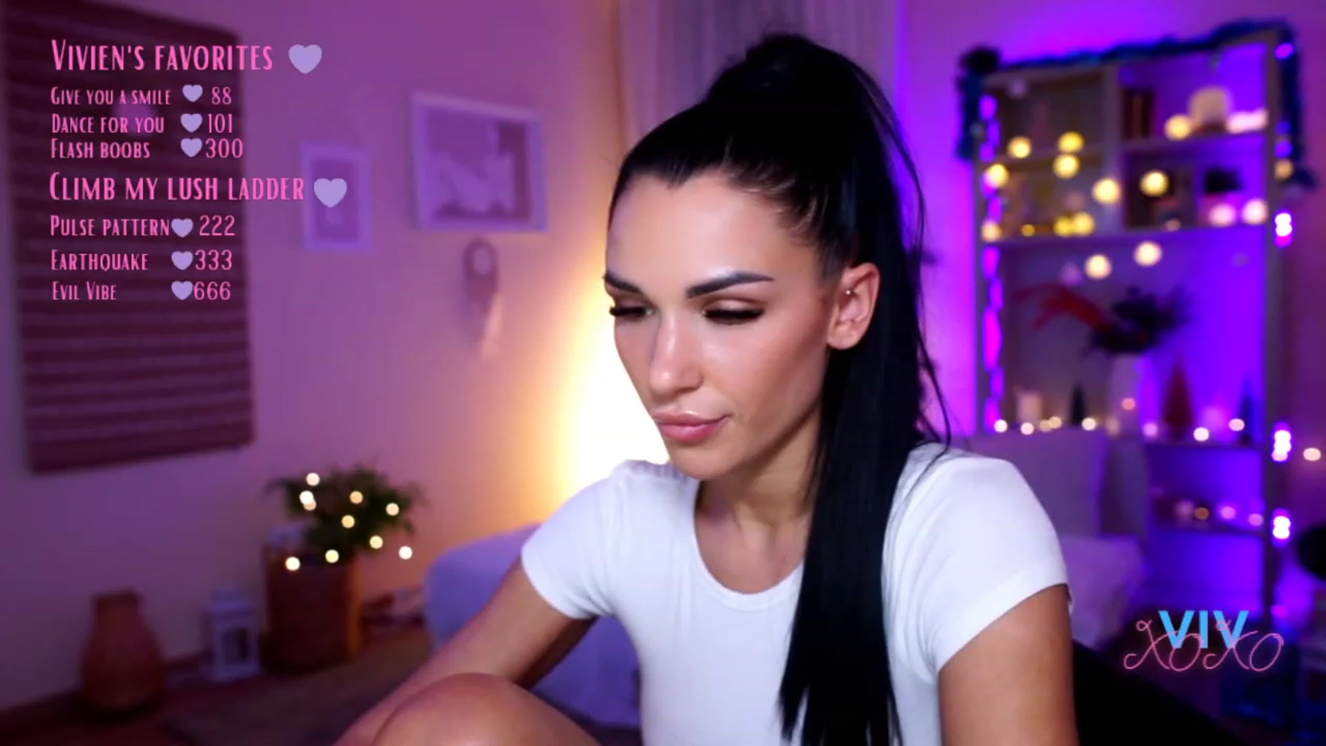 Gallery image thumbnail from kerelai's myfreecams stream on, 12/18/2022, 16:14 image 8 of 20