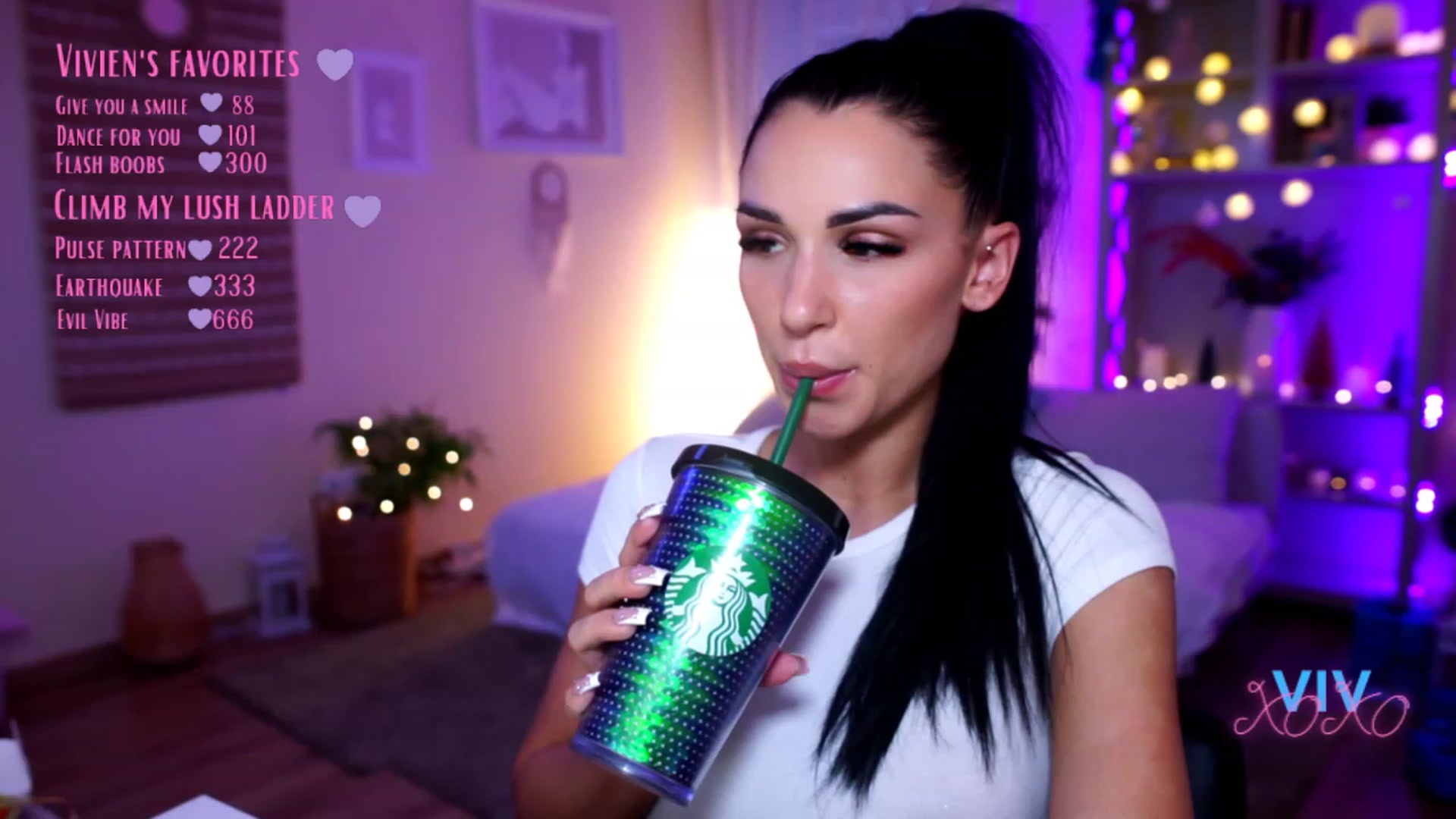 Gallery image thumbnail from kerelai's myfreecams stream on, 12/18/2022, 16:14 image 5 of 20