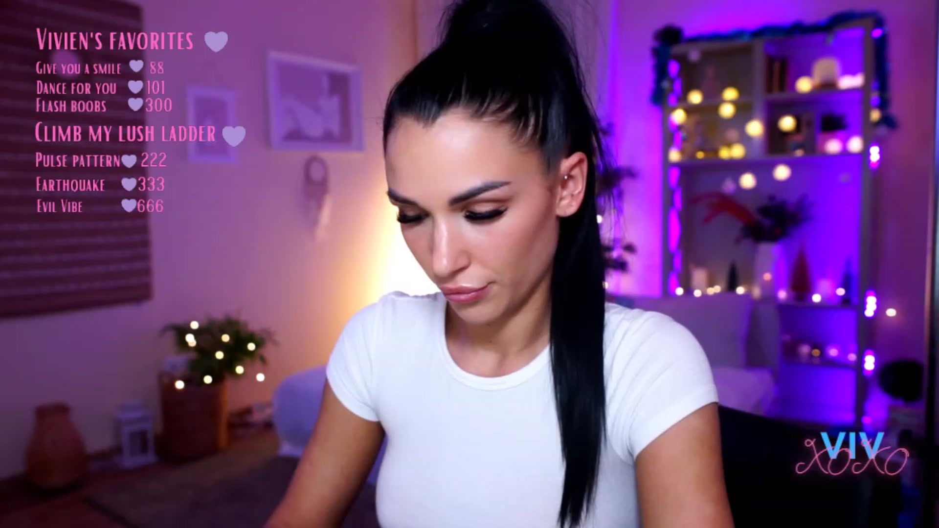 Gallery image thumbnail from kerelai's myfreecams stream on, 12/18/2022, 16:14 image 16 of 20