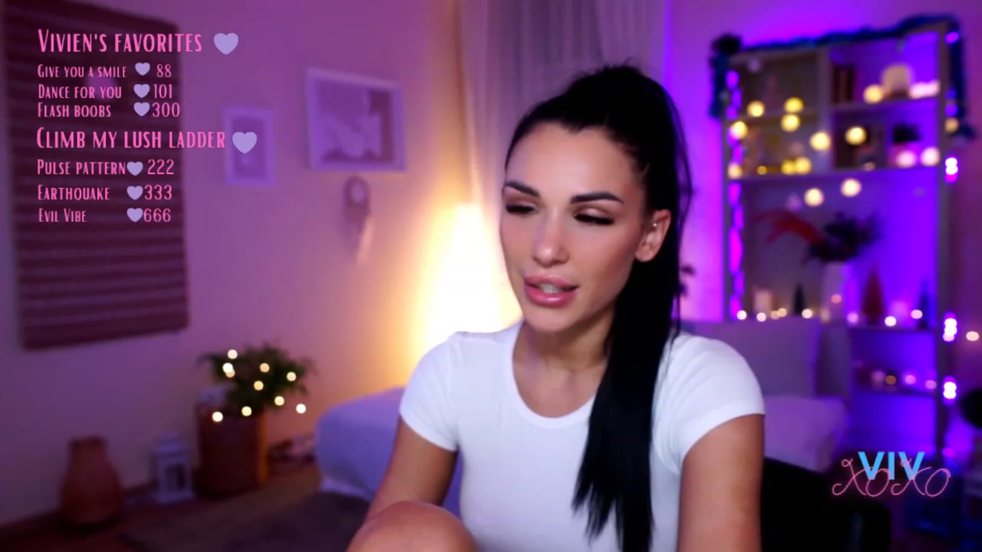 Gallery image thumbnail from kerelai's myfreecams stream on, 12/18/2022, 16:14 image 9 of 20