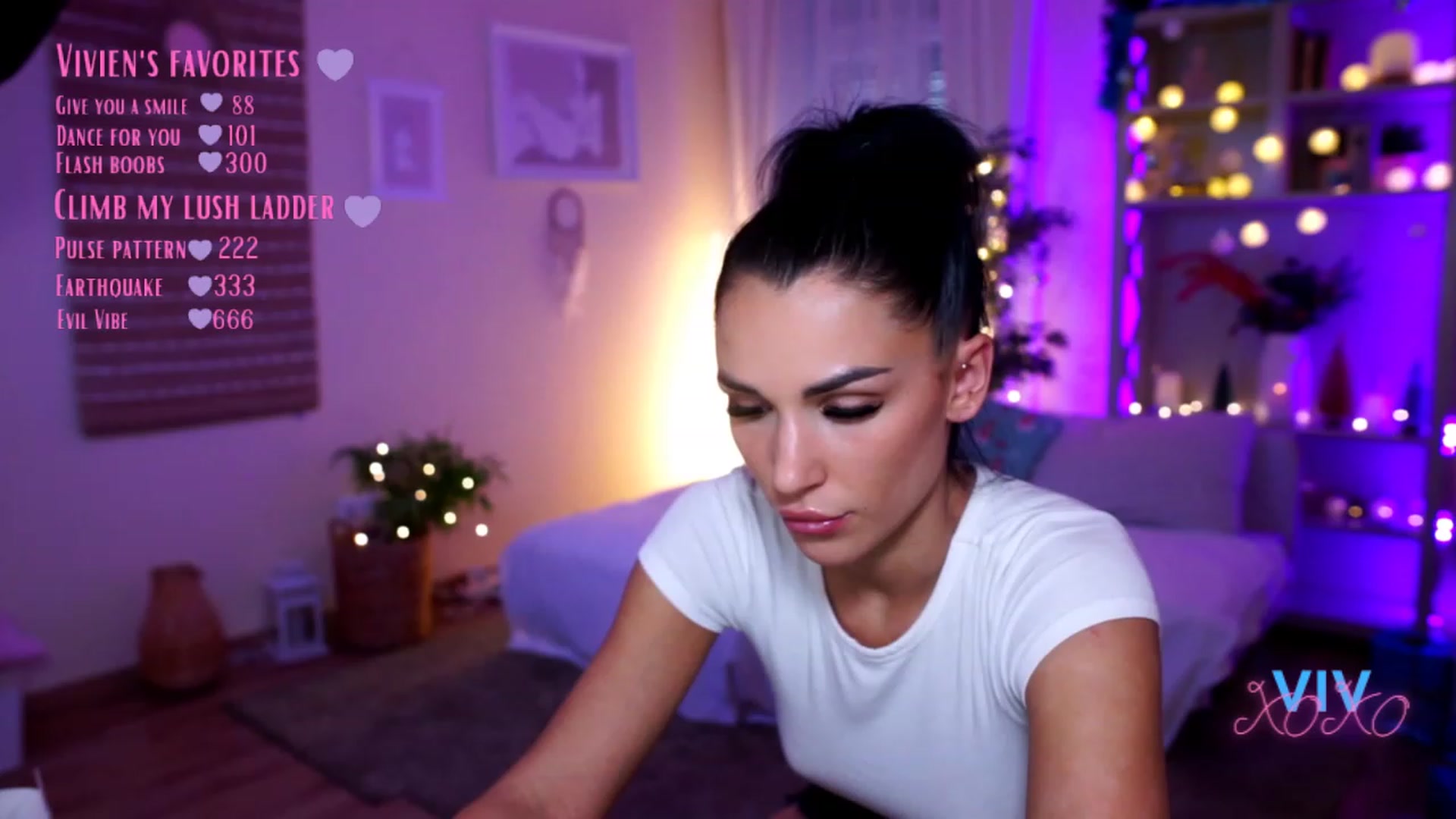 Gallery image thumbnail from kerelai's myfreecams stream on, 12/18/2022, 16:14 image 1 of 20