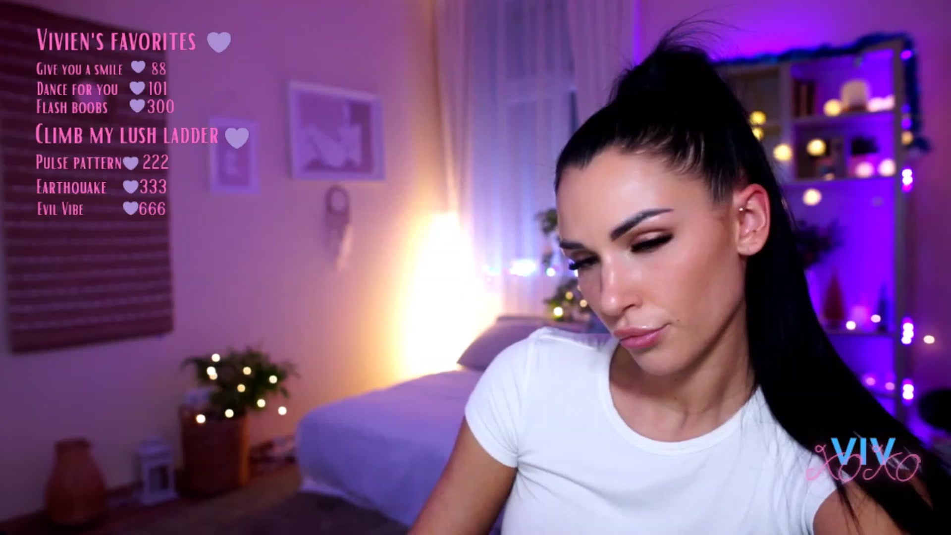 Gallery image thumbnail from kerelai's myfreecams stream on, 12/18/2022, 16:14 image 13 of 20