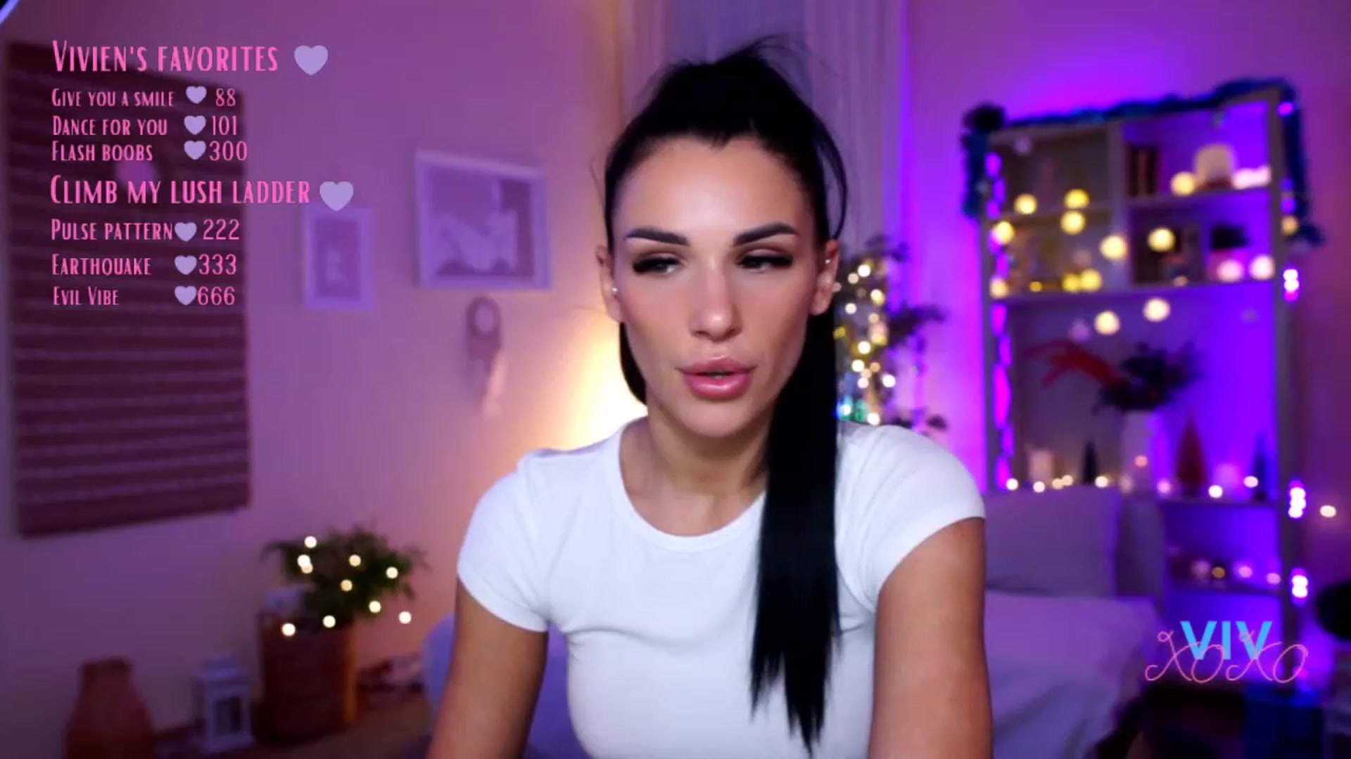 Gallery image thumbnail from kerelai's myfreecams stream on, 12/18/2022, 16:14 image 12 of 20