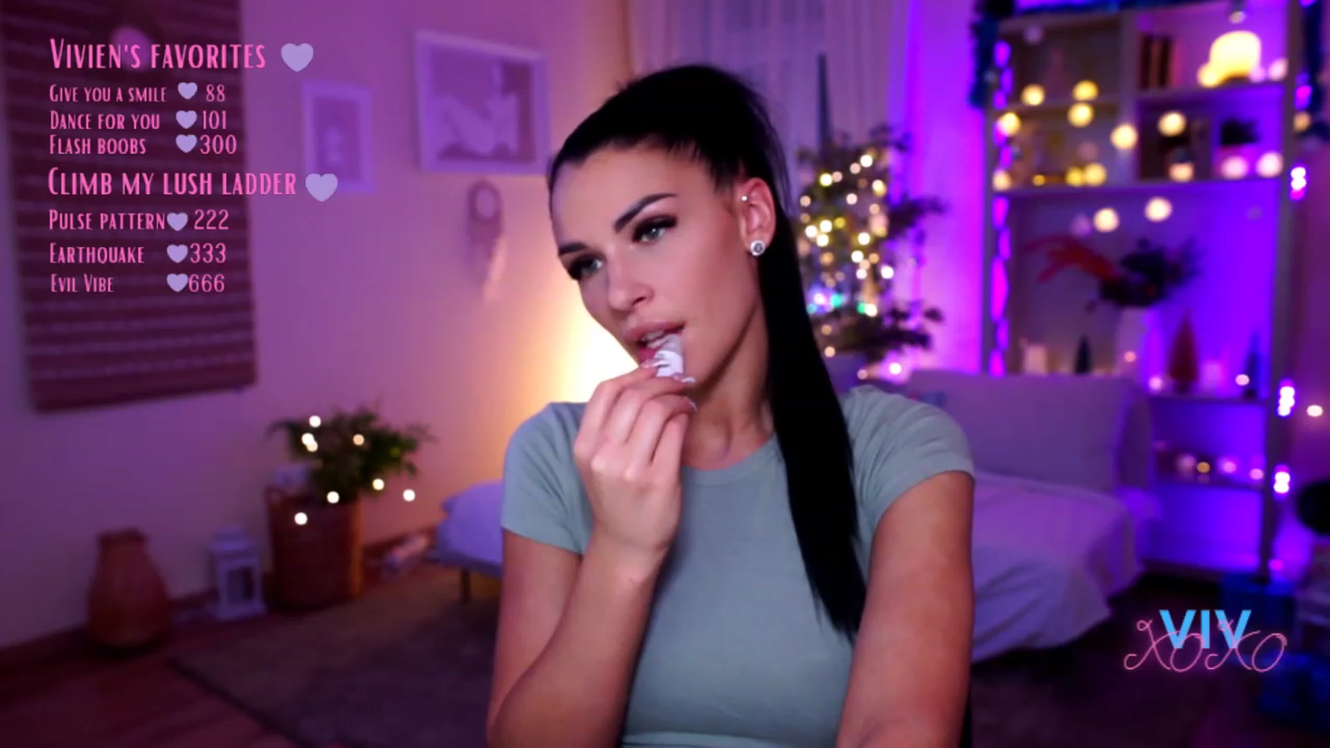 Gallery image thumbnail from kerelai's myfreecams stream on, 12/19/2022, 18:12 image 18 of 20