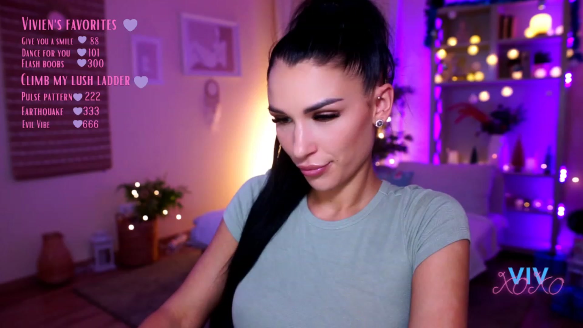 Gallery image thumbnail from kerelai's myfreecams stream on, 12/19/2022, 18:12 image 19 of 20