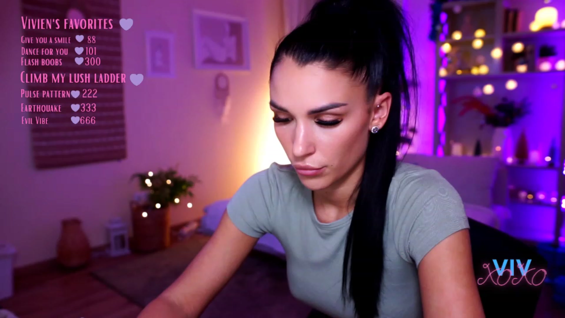 Gallery image thumbnail from kerelai's myfreecams stream on, 12/19/2022, 18:12 image 16 of 20