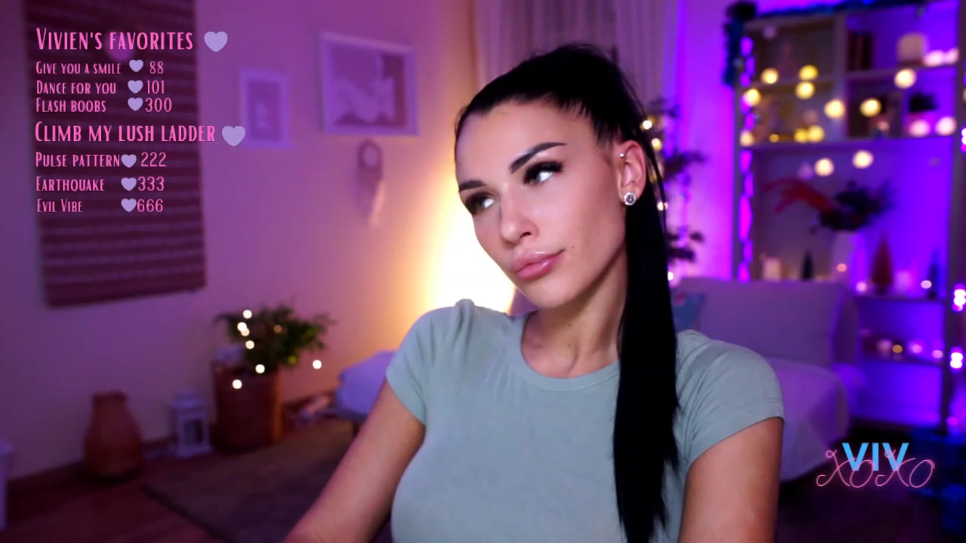 Gallery image thumbnail from kerelai's myfreecams stream on, 12/19/2022, 18:12 image 12 of 20