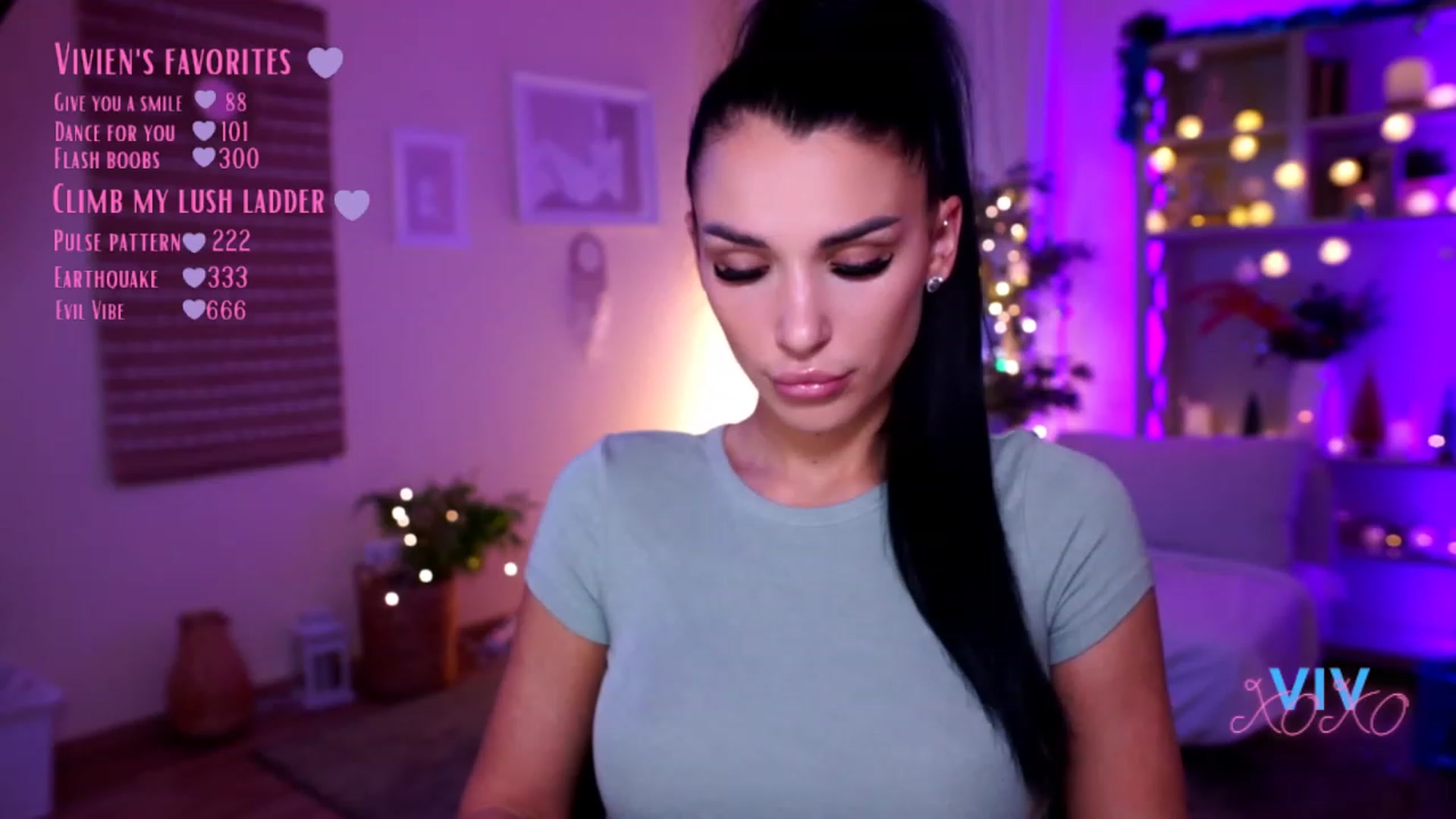 Gallery image thumbnail from kerelai's myfreecams stream on, 12/19/2022, 18:12 image 3 of 20