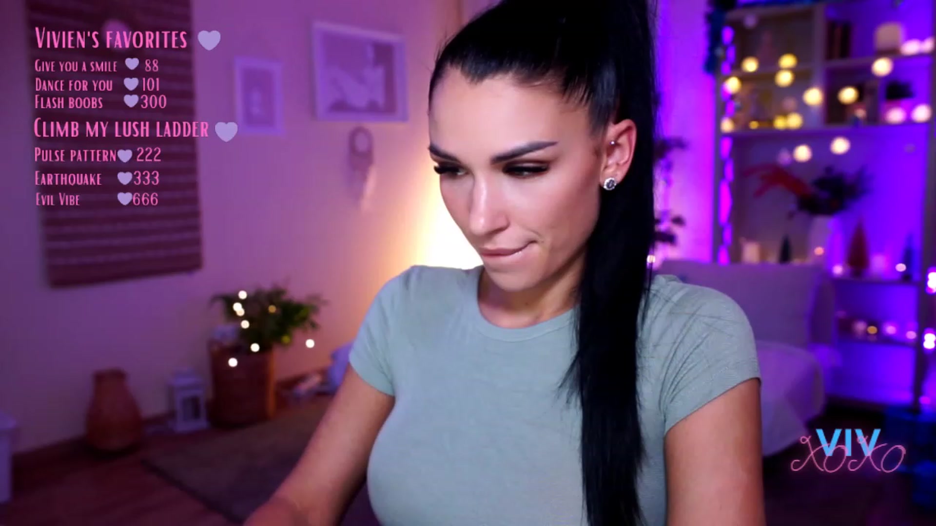 Gallery image thumbnail from kerelai's myfreecams stream on, 12/19/2022, 18:12 image 9 of 20