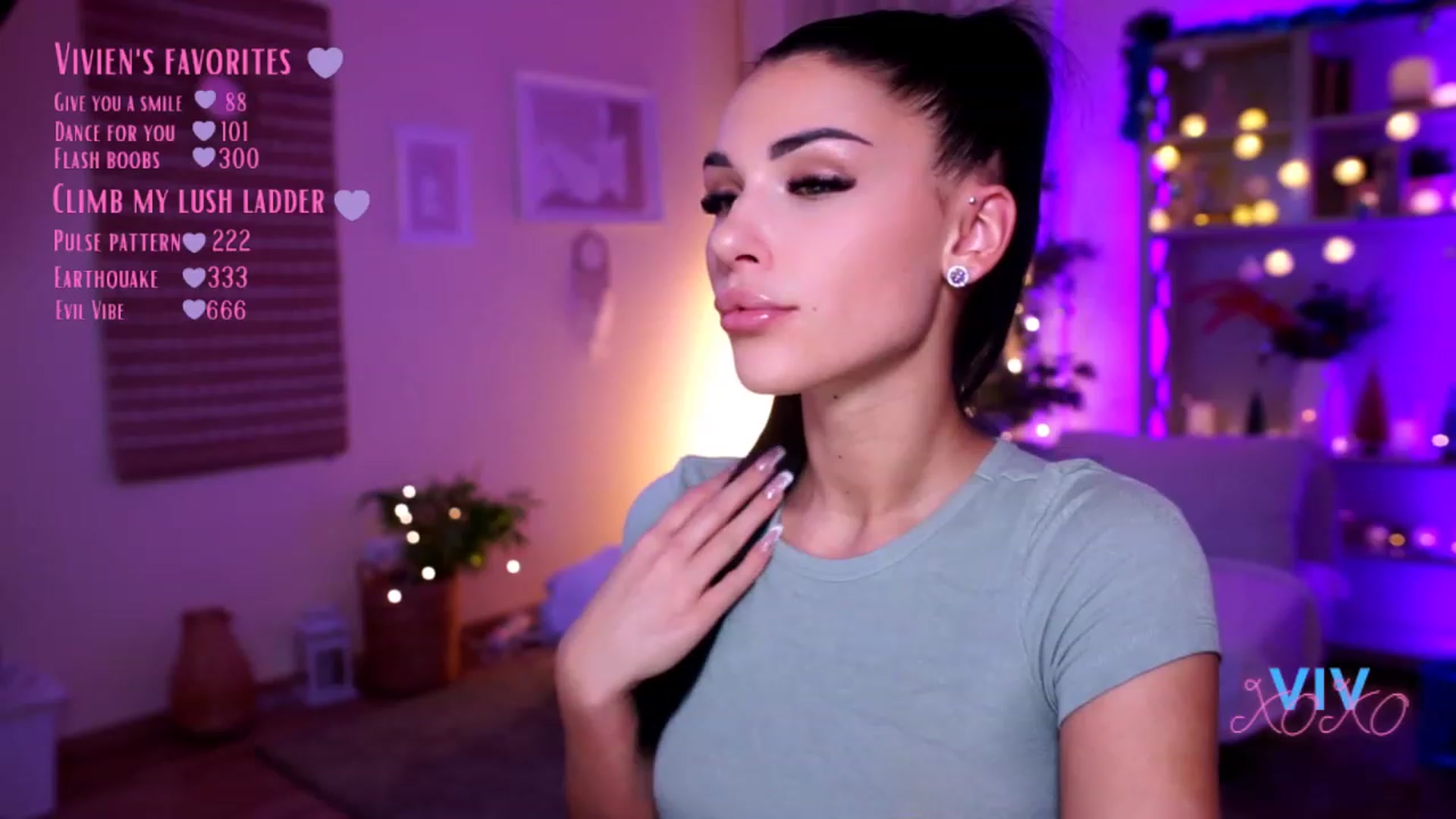 Gallery image thumbnail from kerelai's myfreecams stream on, 12/19/2022, 18:12 image 4 of 20