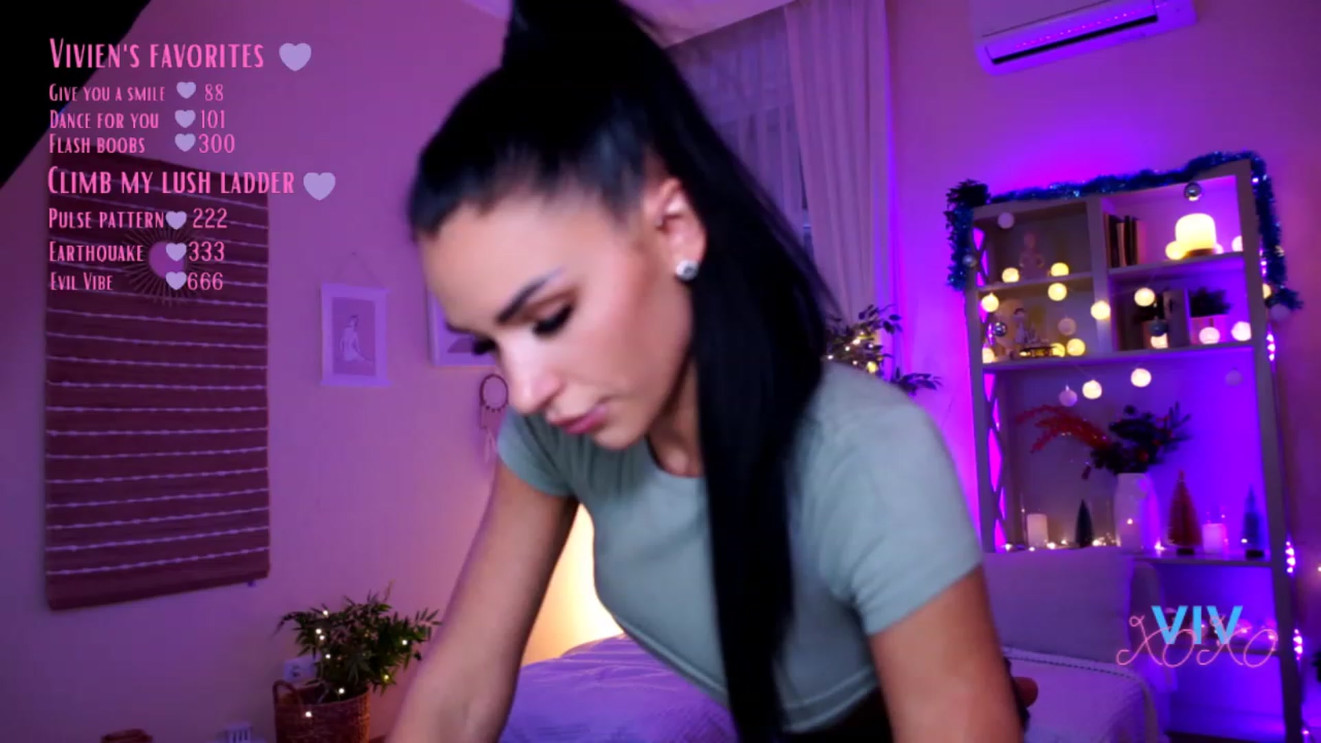 Gallery image thumbnail from kerelai's myfreecams stream on, 12/19/2022, 19:37 image 18 of 20