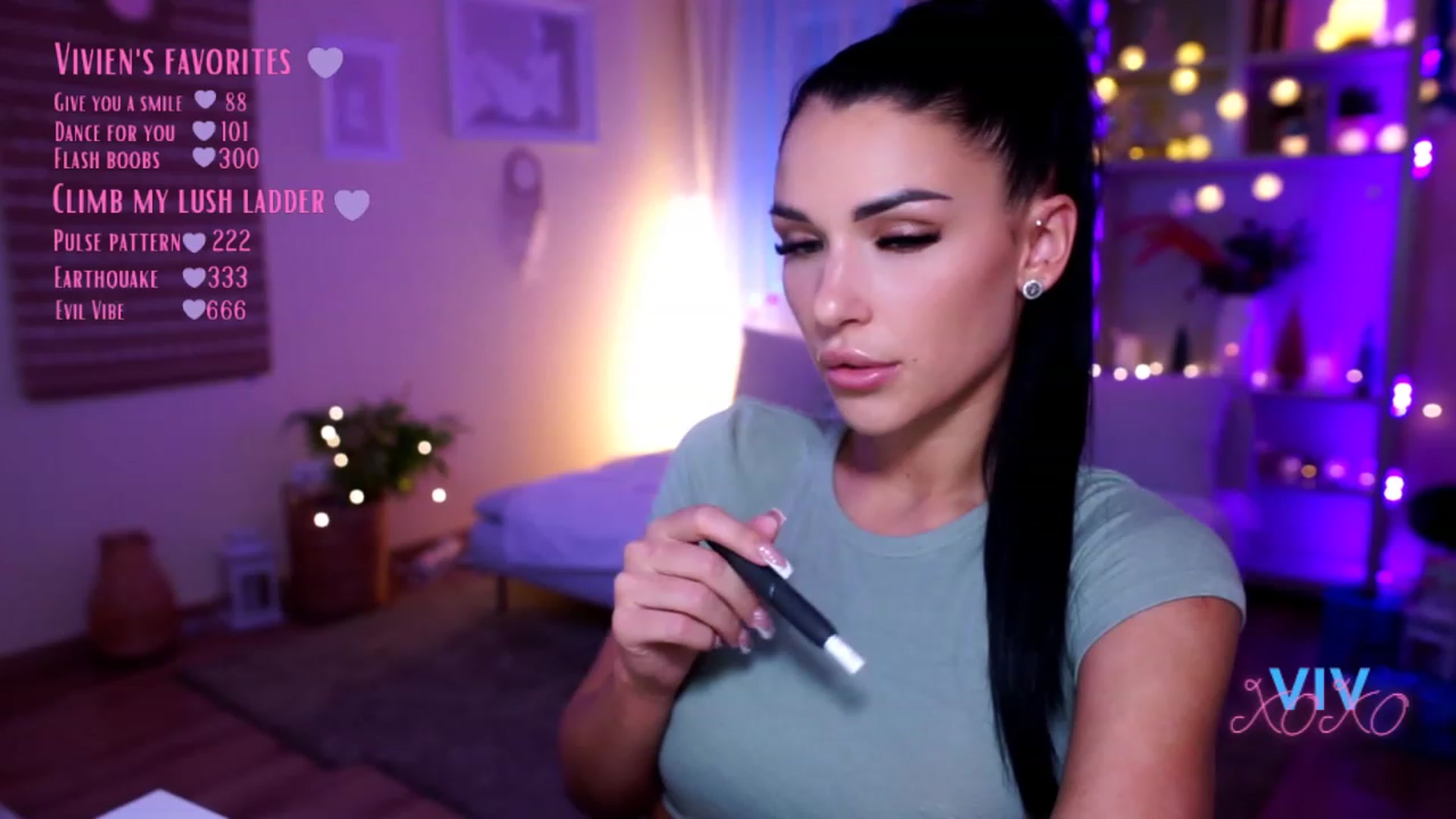 Gallery image thumbnail from kerelai's myfreecams stream on, 12/19/2022, 19:37 image 1 of 20