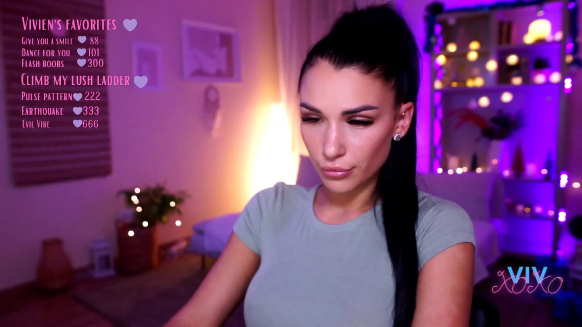 Gallery image thumbnail from kerelai's myfreecams stream on, 12/19/2022, 19:37 image 3 of 20