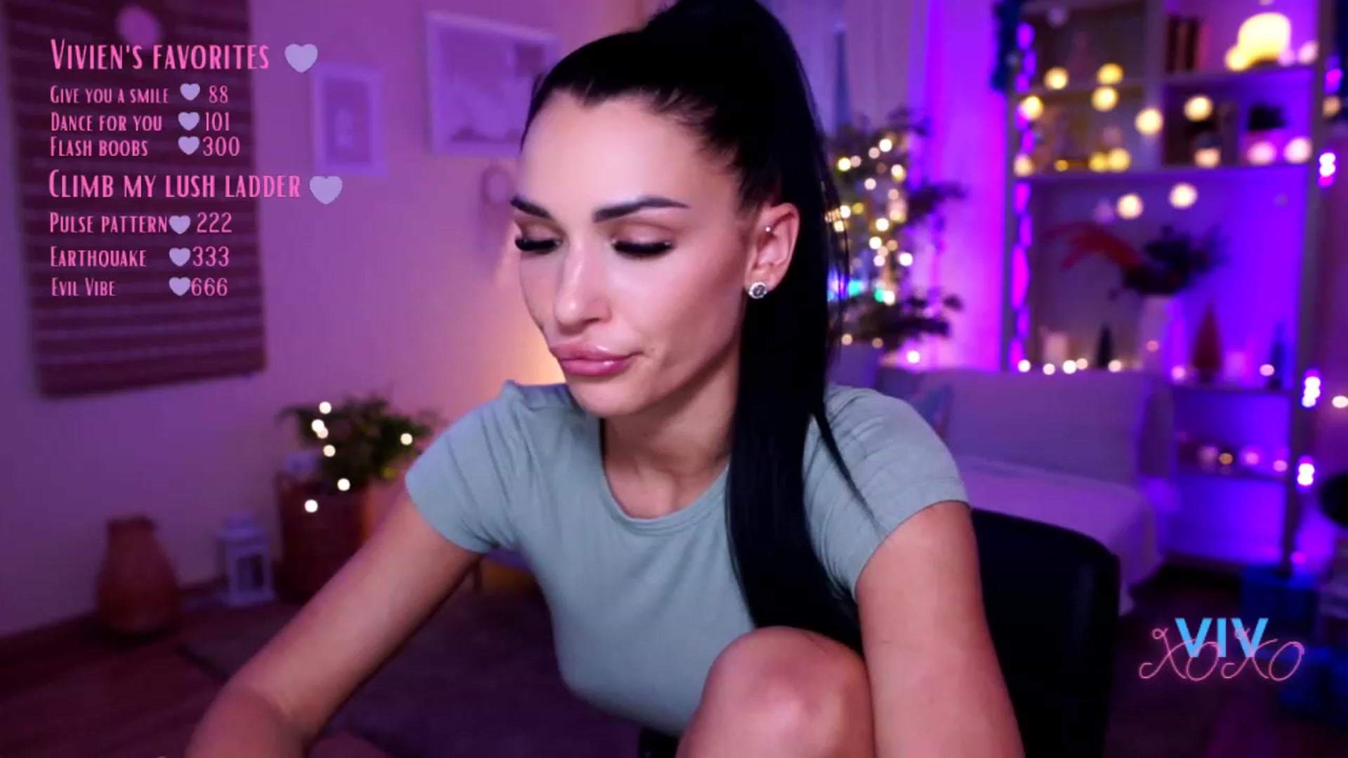 Gallery image thumbnail from kerelai's myfreecams stream on, 12/19/2022, 19:37 image 16 of 20